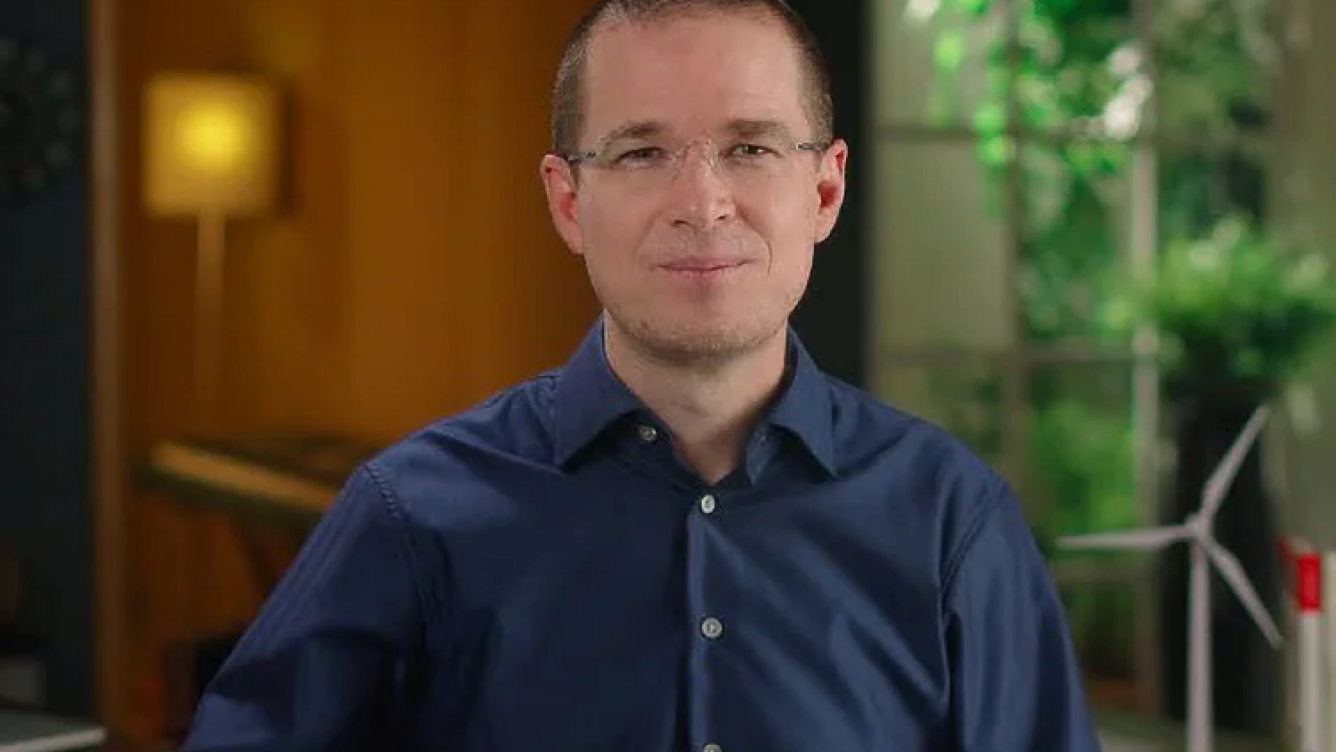 Ricardo Anaya regresa a México para incorporarse al Senado | Video
