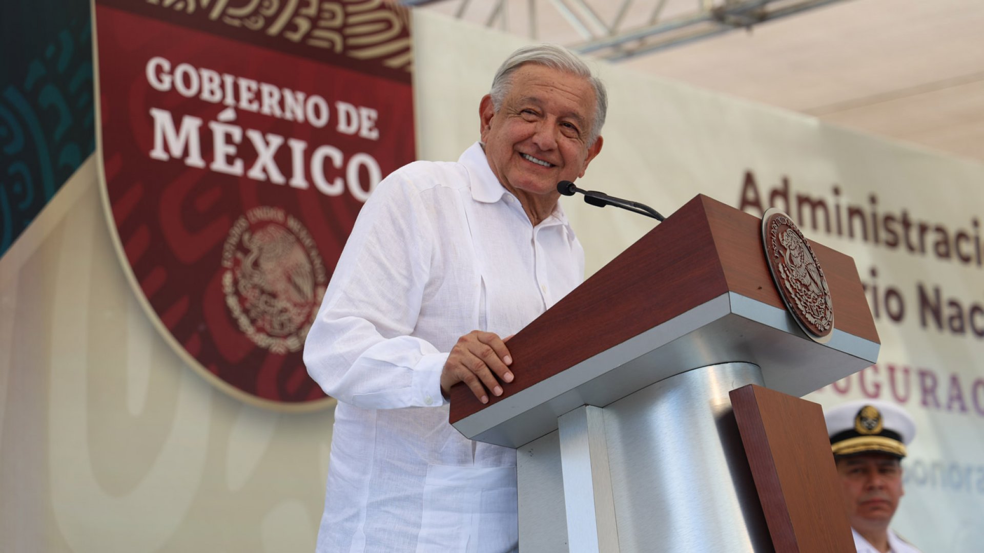 En Guaymas, AMLO y Sheinbaum supervisan avances en el puerto