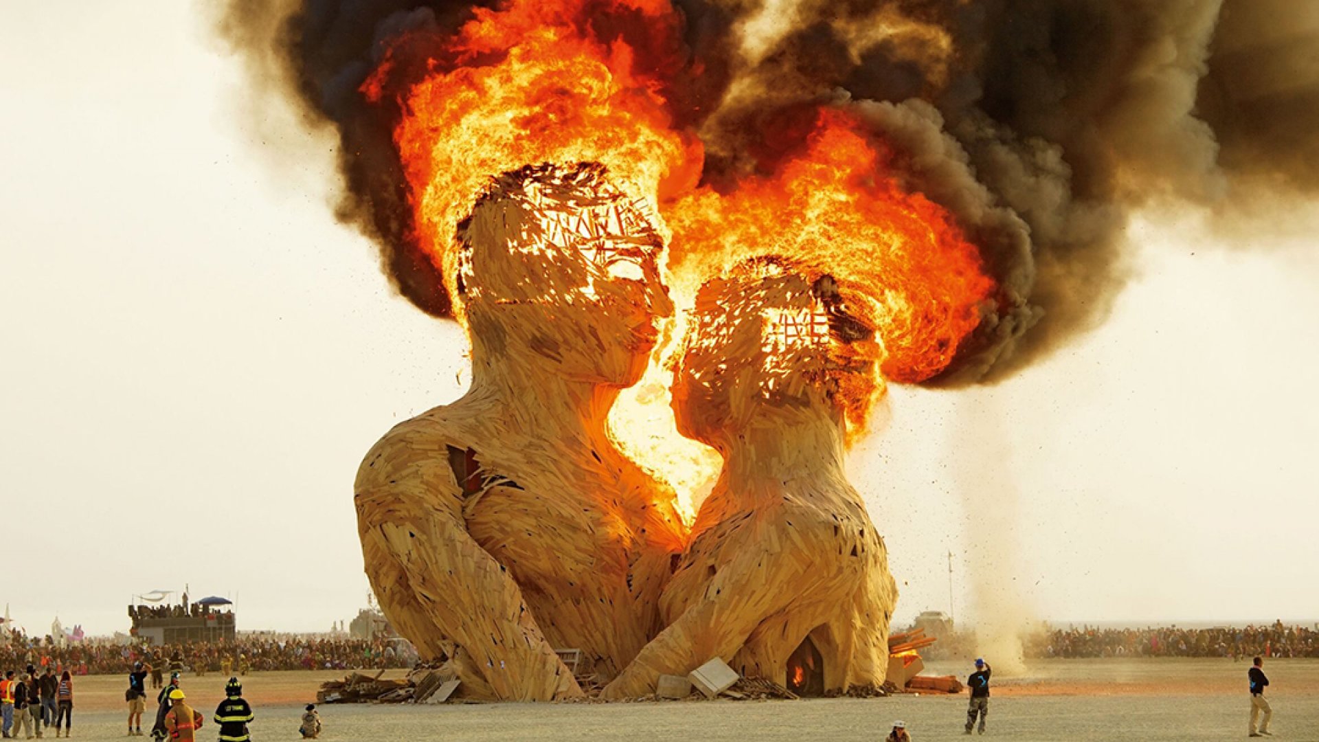 Investigan muerte de mujer en primer día de festival Burning Man