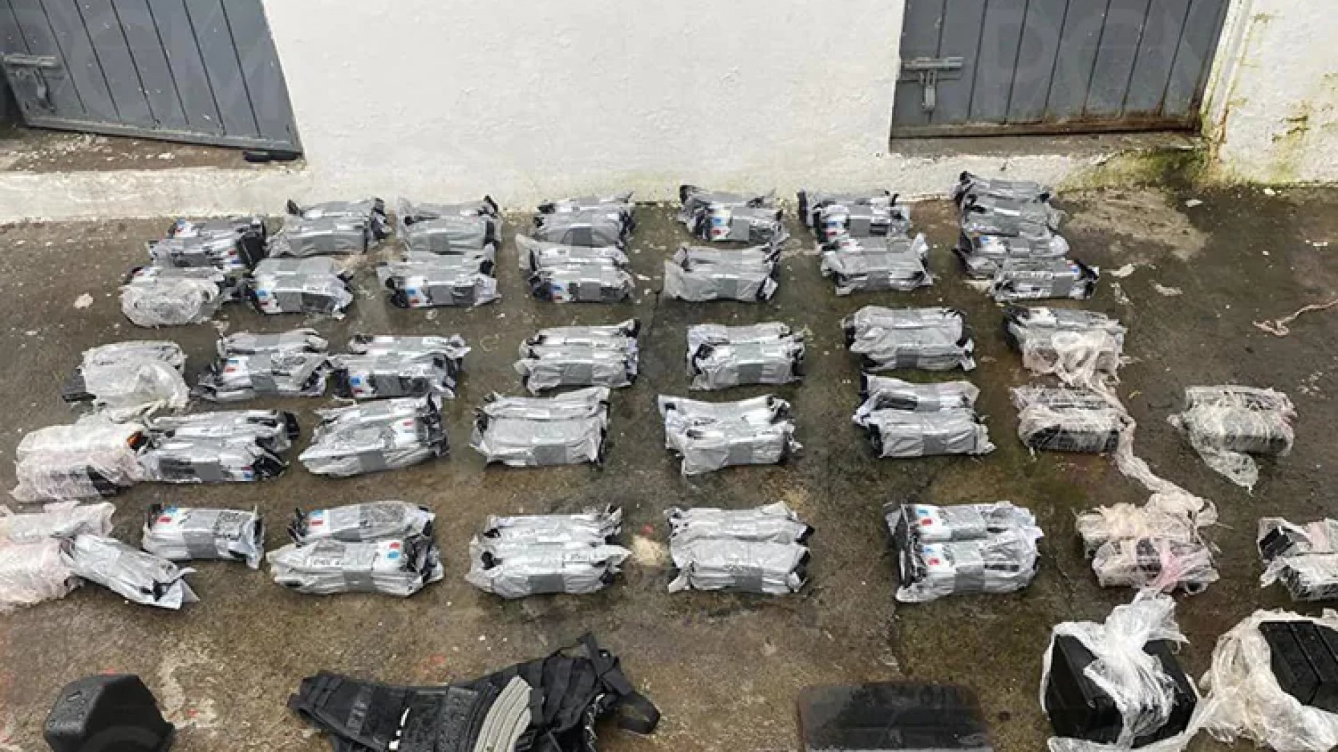 Aseguran arsenal del CJNG en San Juan Nuevo, Michoacán