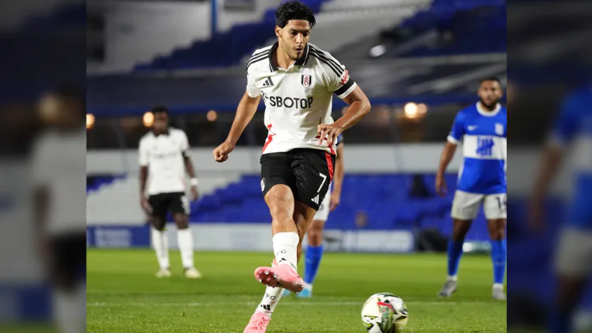 Raúl Jiménez anota con el Fulham tras larga ausencia de gol