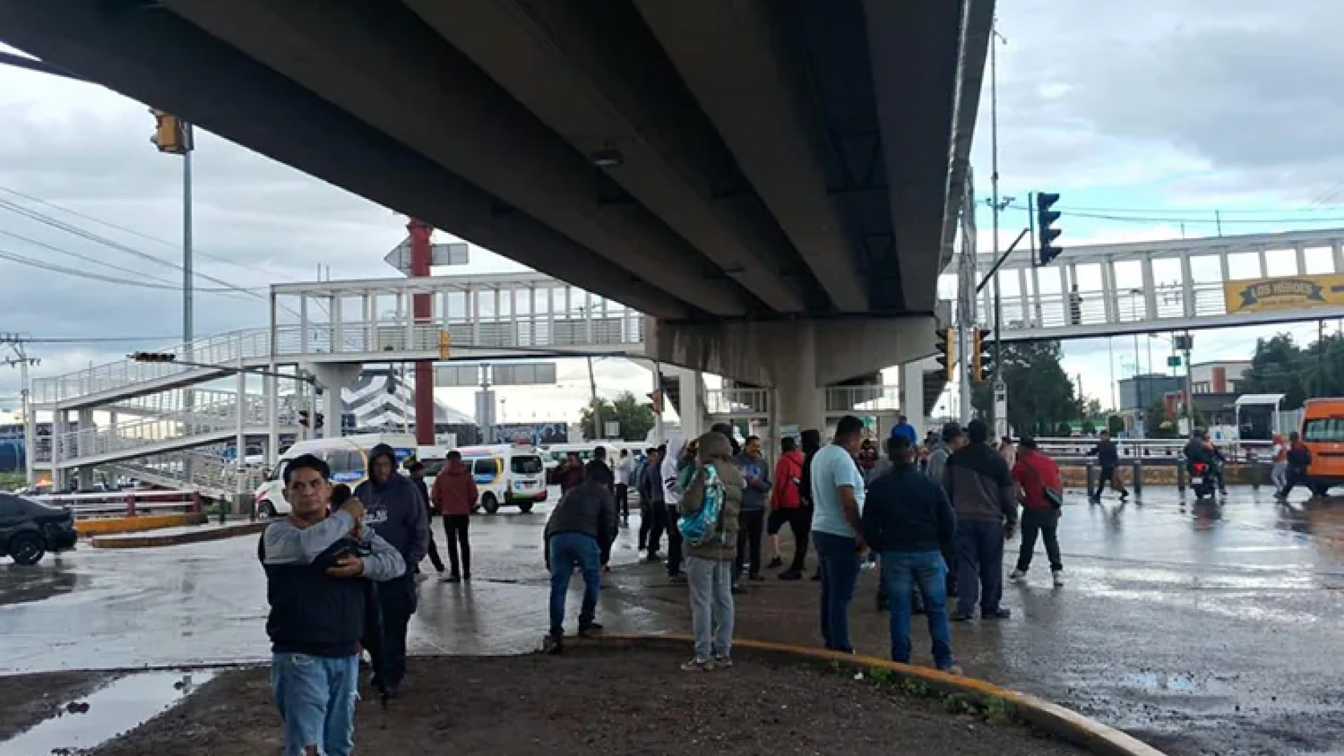 Transportistas desbloquean la México-Pachuca después de 15 horas
