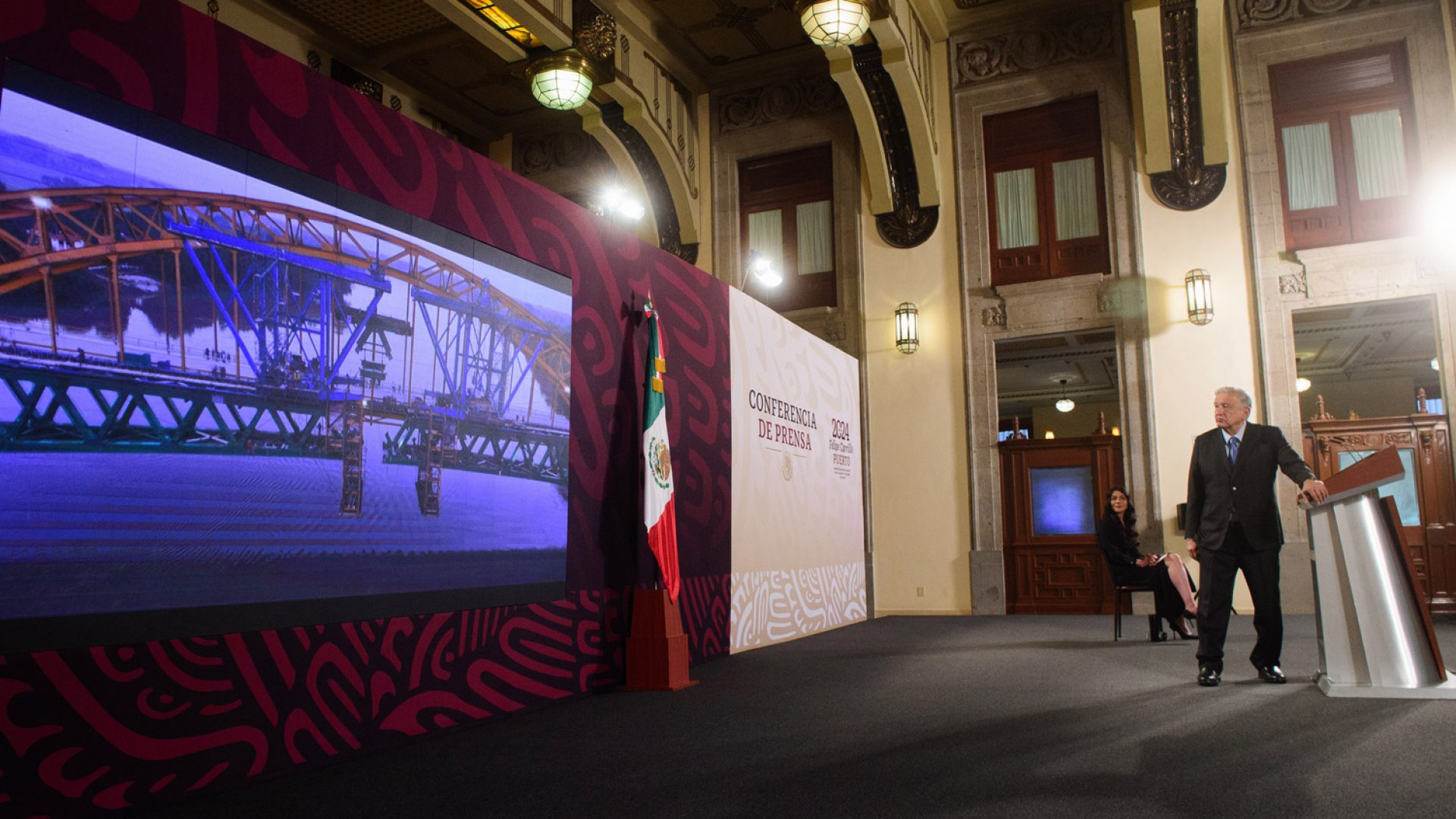 AMLO presenta adelanto de documental sobre Tren Maya