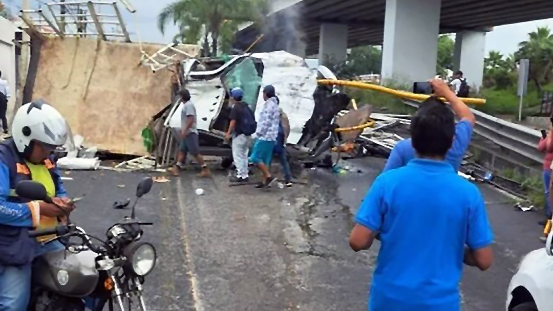 ¡No le tocaba! Sujeto se salva de morir dos veces