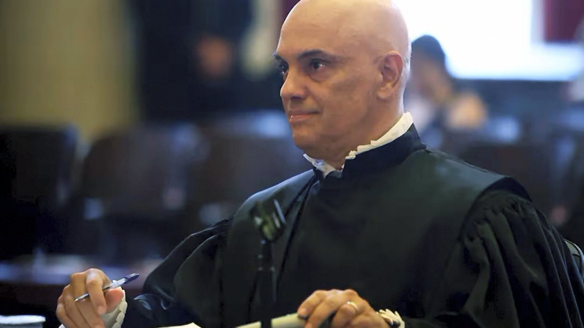 Juez ordena suspender la red social X en Brasil