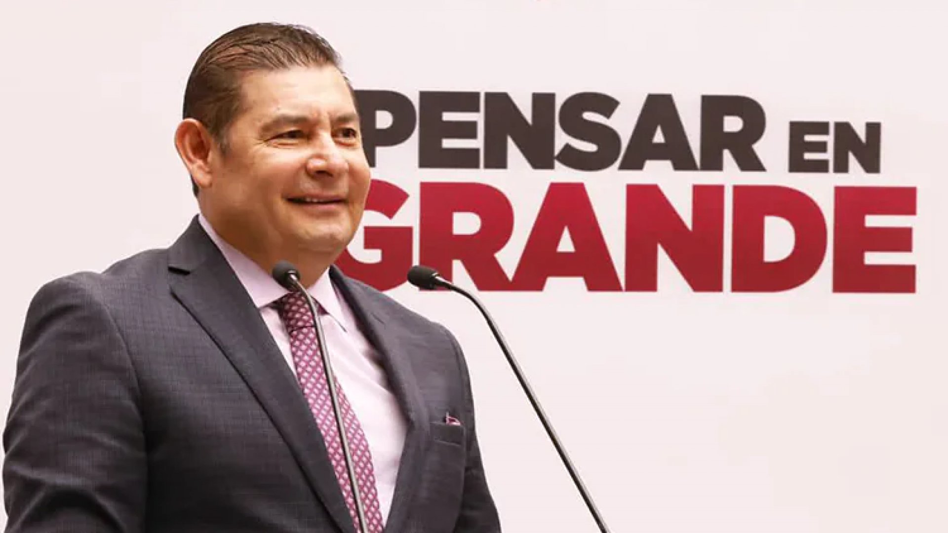 Presenta Alejandro Armenta creación del Centro Estatal de Estudios Municipales