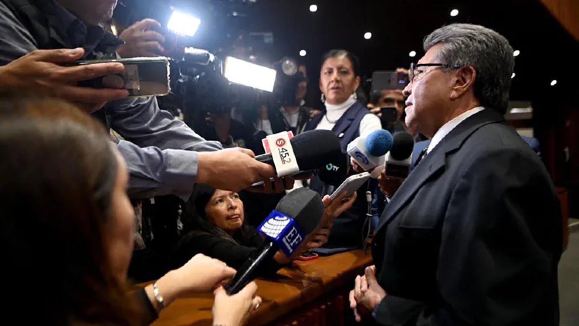 Reforma judicial se discute mañana, dice Monreal; buscan juicio político contra jueces
