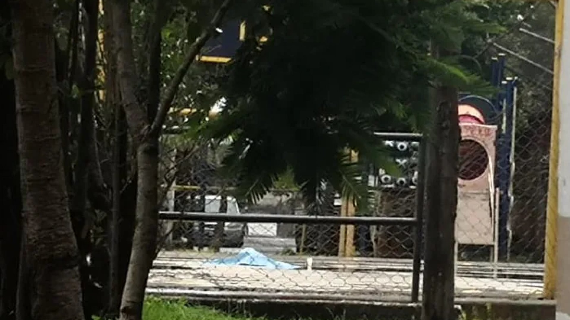 Abandonan cabeza humana en cancha de Naucalpan