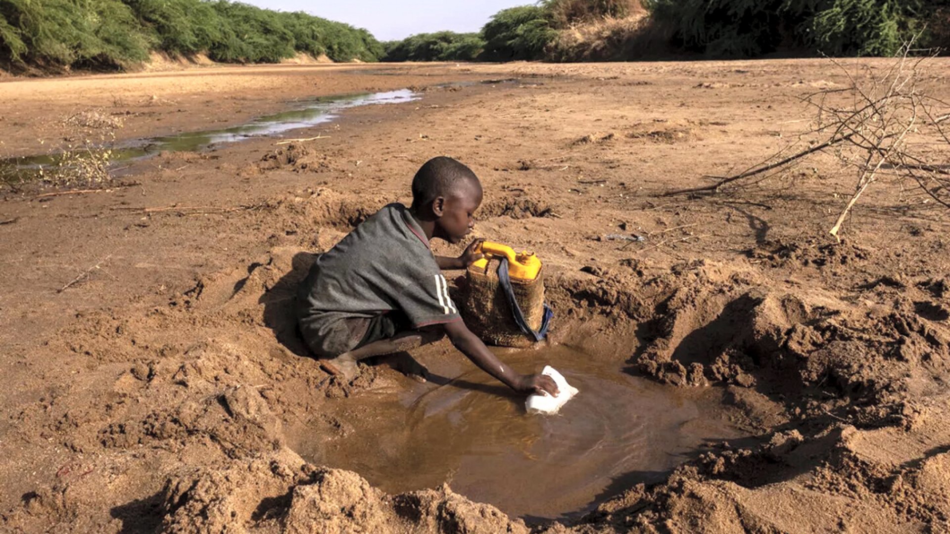 50% de la población, sin acceso seguro al agua potable