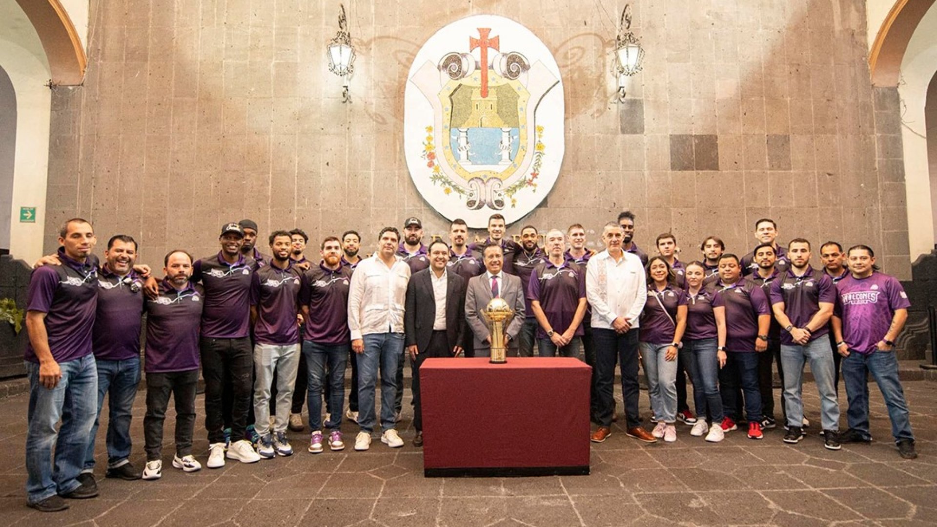 Los campeones Halcones de Xalapa presentaron la Copa Value