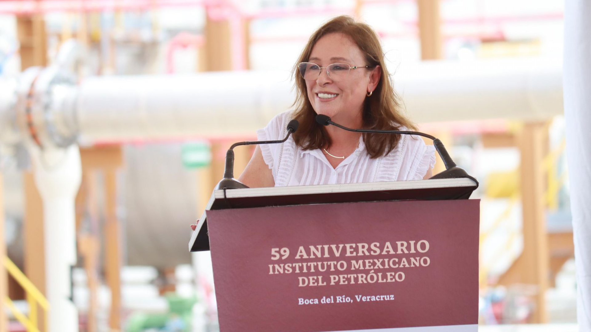 Rocío Nahle asiste a ceremonia por 59 aniversario del IMP en Boca del Río