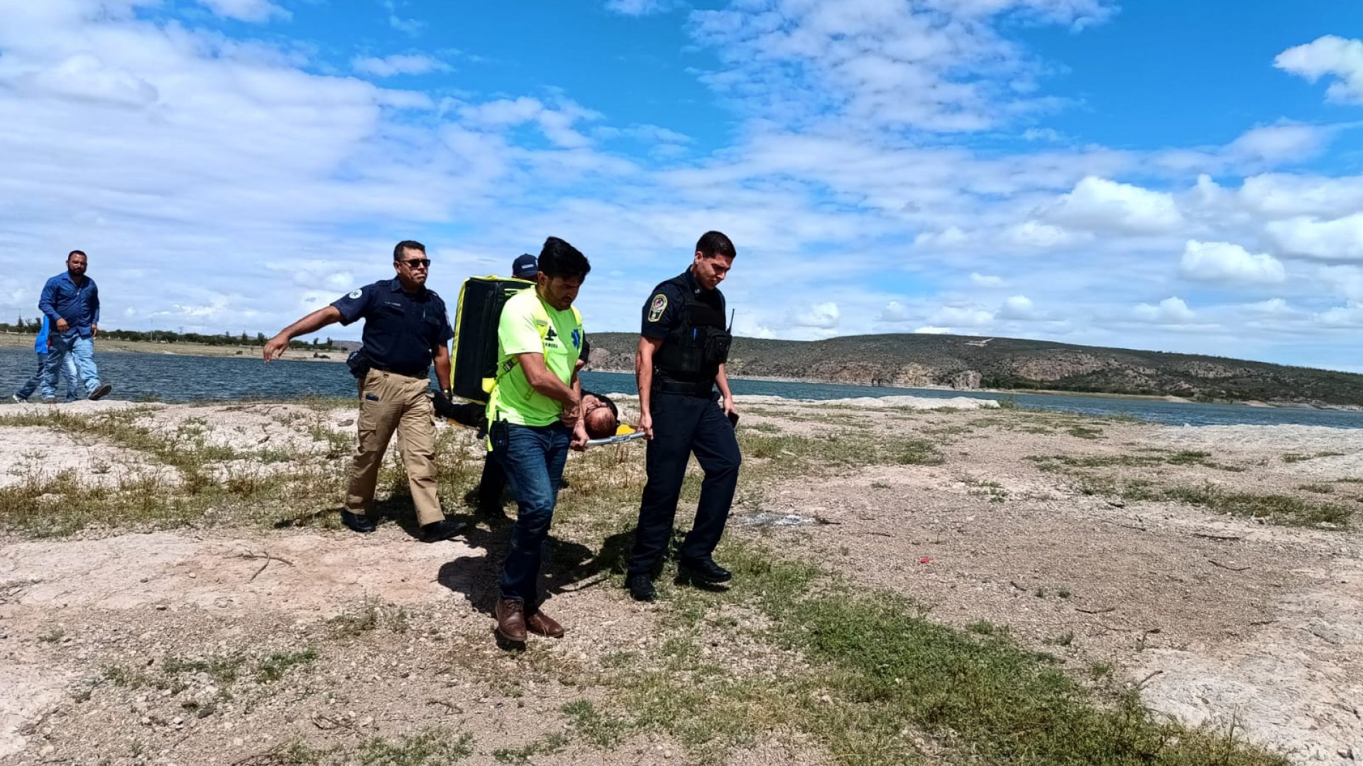 Sobreviven a caída de helicóptero en presa Chihuahua