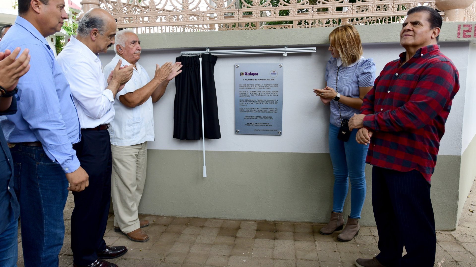 Con develación de placa conmemora Ricardo Ahued fundación de El Tronconal