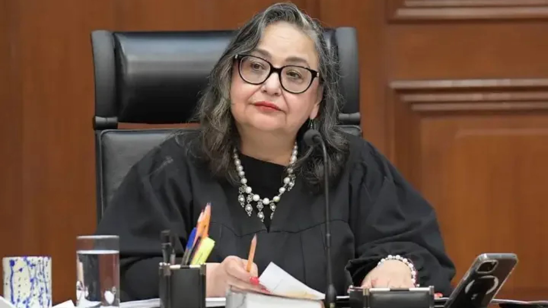 AMLO critica a Norma Piña por consulta sobre atracción de la reforma judicial