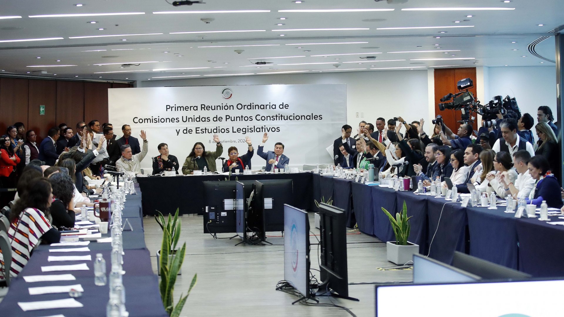 Inicia sesión de Comisiones Unidas en el Senado para discutir dictamen de reforma al Poder Judicial