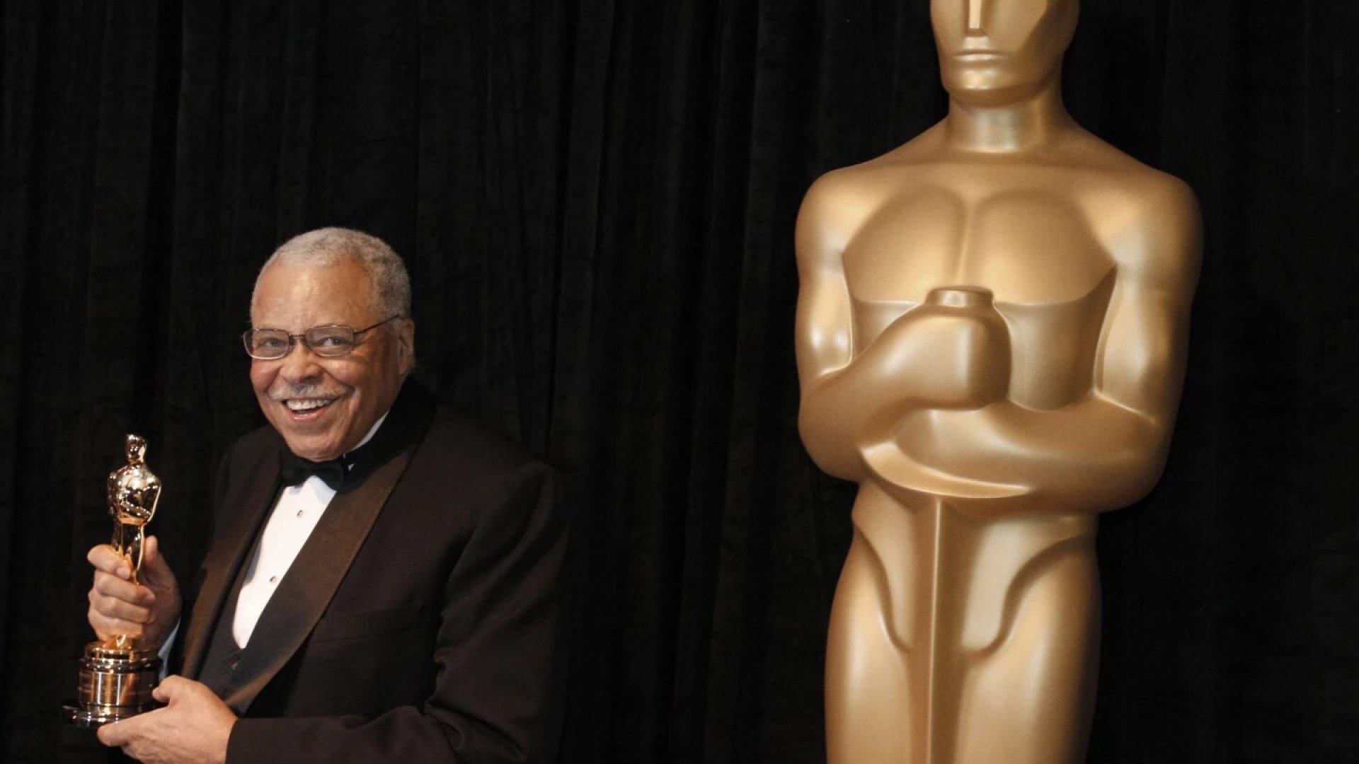 James Earl Jones, aclamado actor y voz de Darth Vader, muere a los 93 años