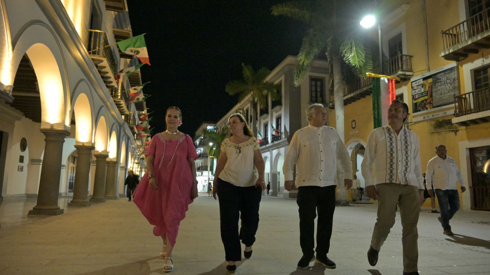 Torruco, Nahle y Cuitláhuac disfrutan de los Portales de Veracruz