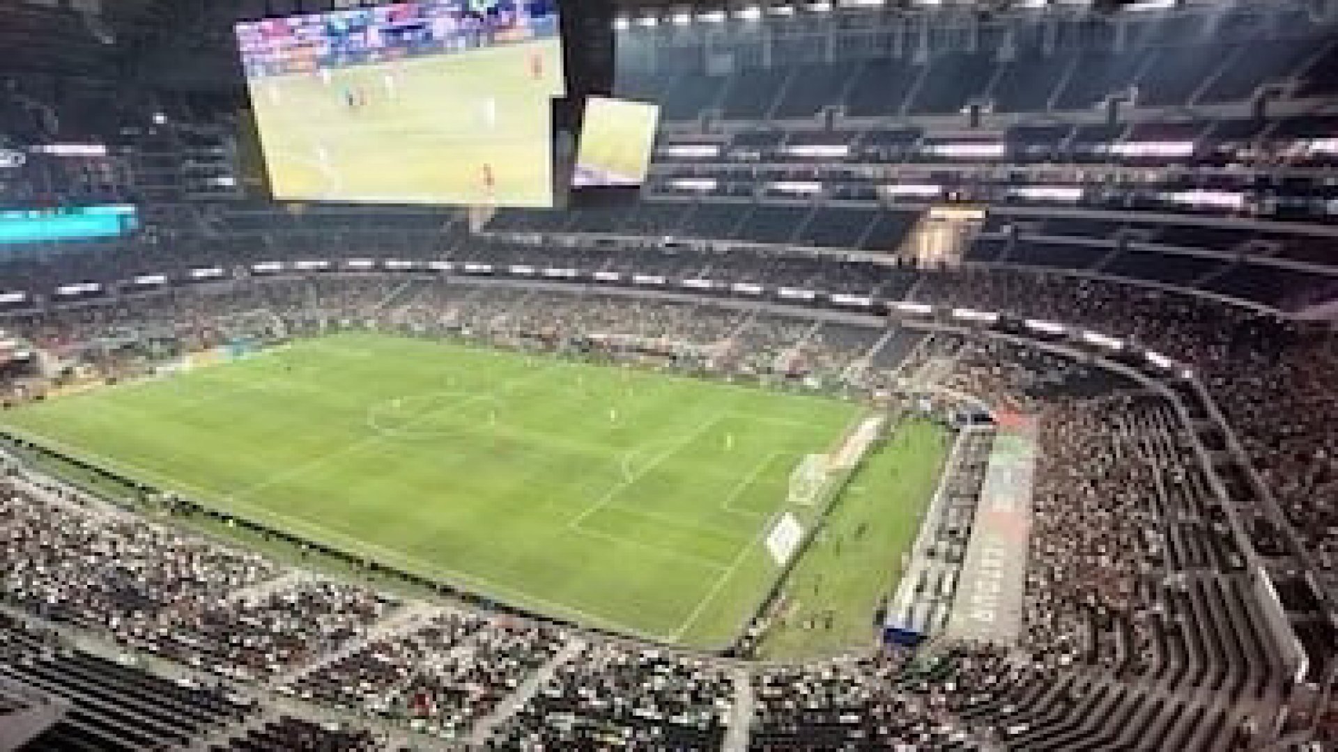 La afición vuelve a abandonar a la selección mexicana 