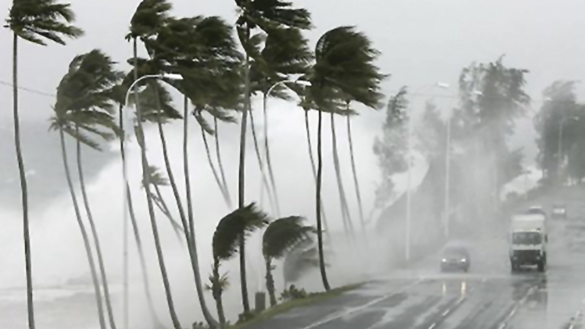 Lluvias intensas por tormenta tropical 21 y Posible ciclón en Michoacán