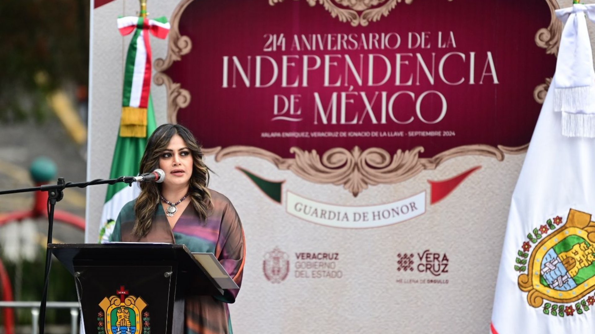 Guardia de honor del OPLE Veracruz a heroínas y héroes de la Independencia de México