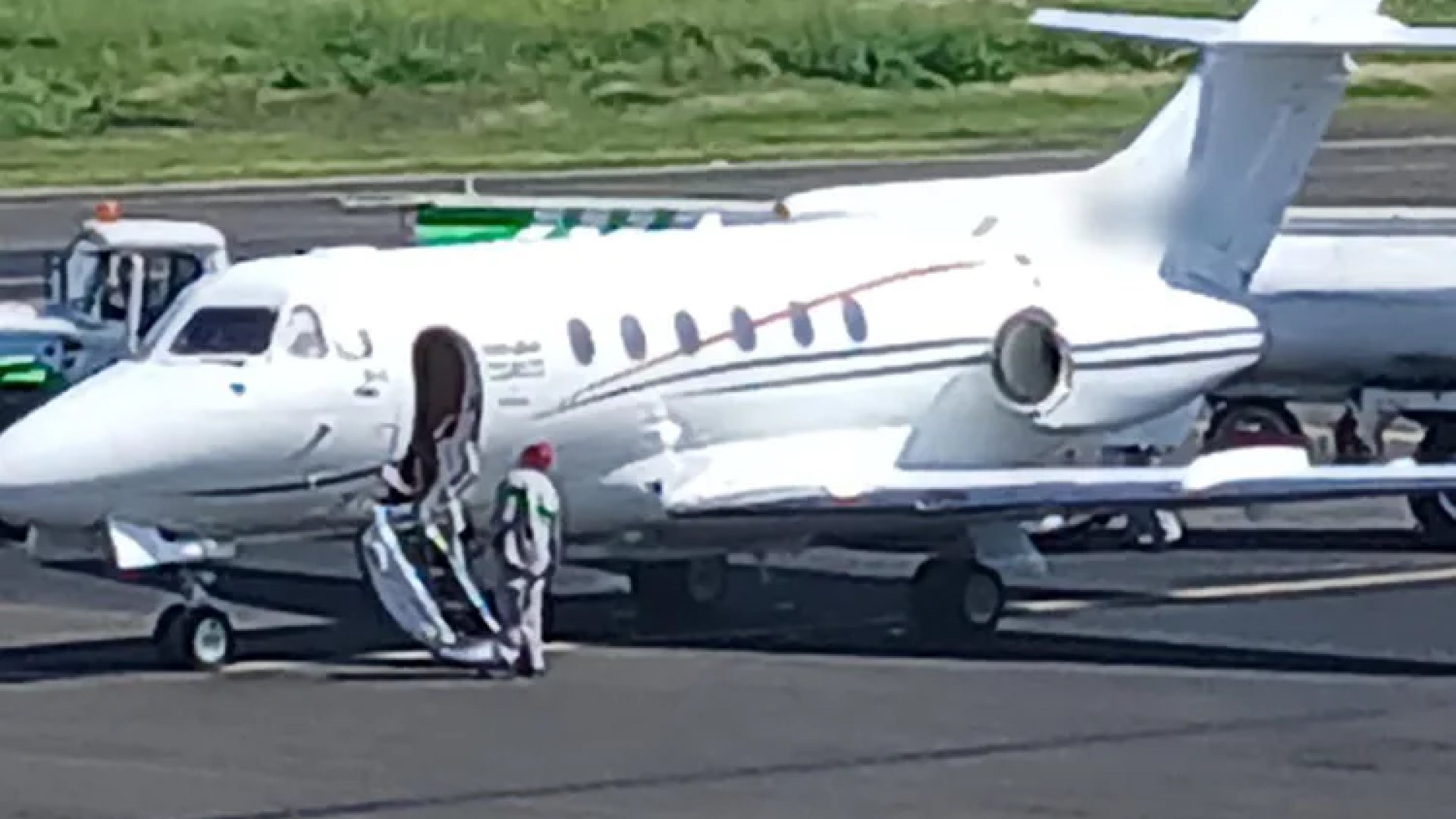 Rescatan a 100 migrantes secuestrados en Chiapas; vuelo privado buscó trasladar ilegales