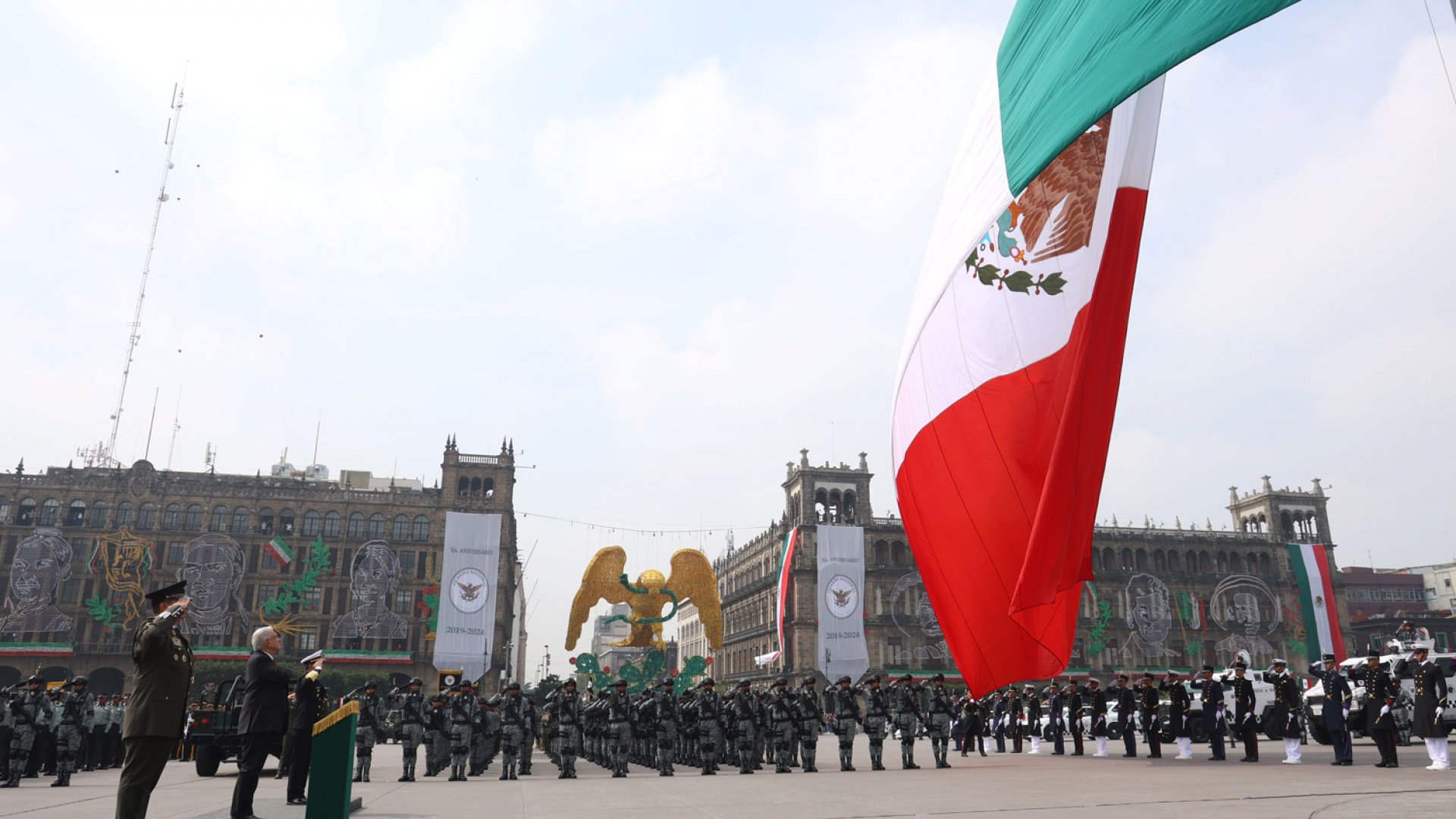 AMLO conmemora en desfile cívico militar 214 años del Grito de Independencia y quinto aniversario de la Guardia Nacional