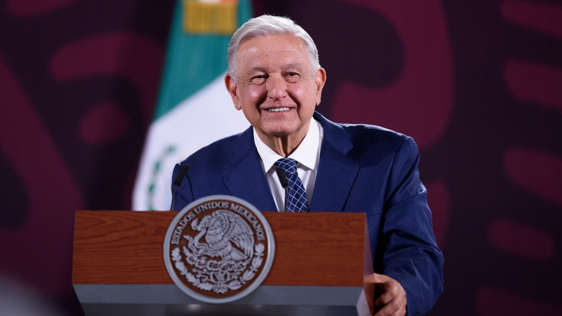 AMLO celebra aprobación de reforma constitucional de reconocimiento a pueblos indígenas