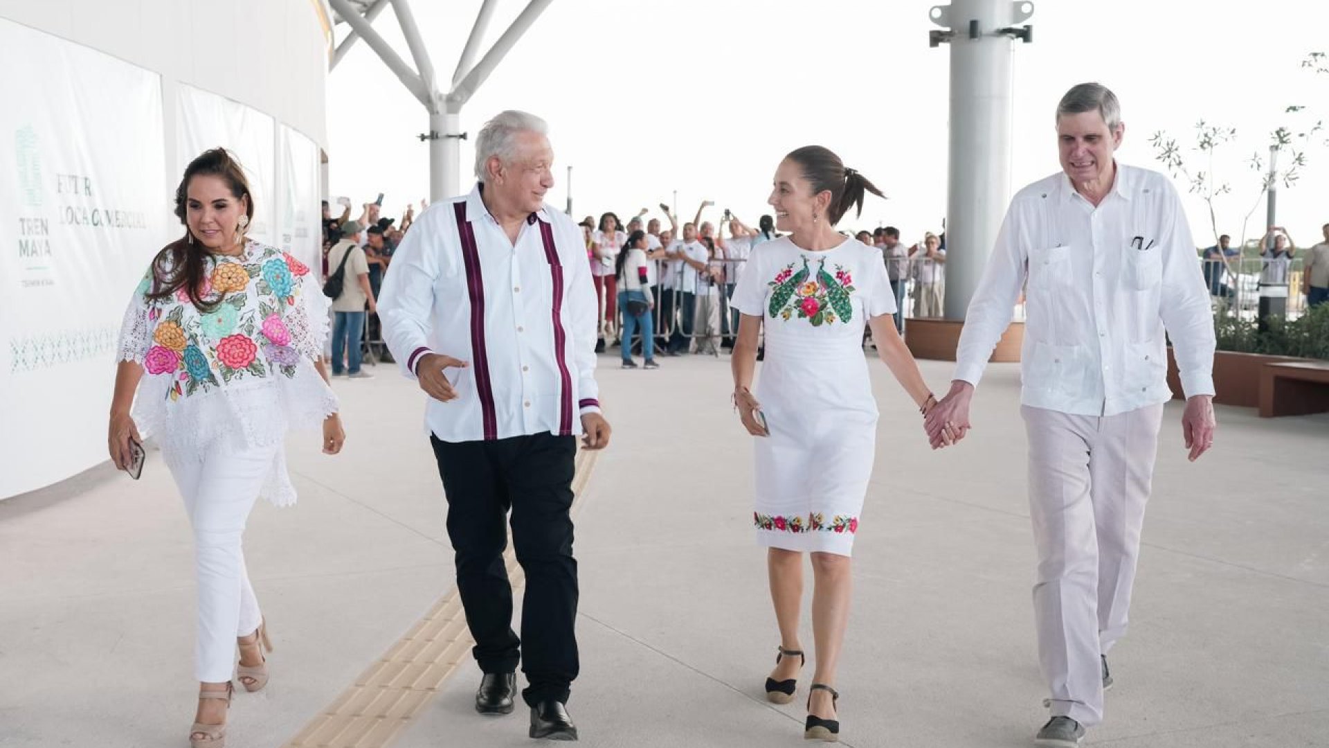 Sheinbaum acompaña a AMLO en inauguración de nuevos vagones del Tren Maya