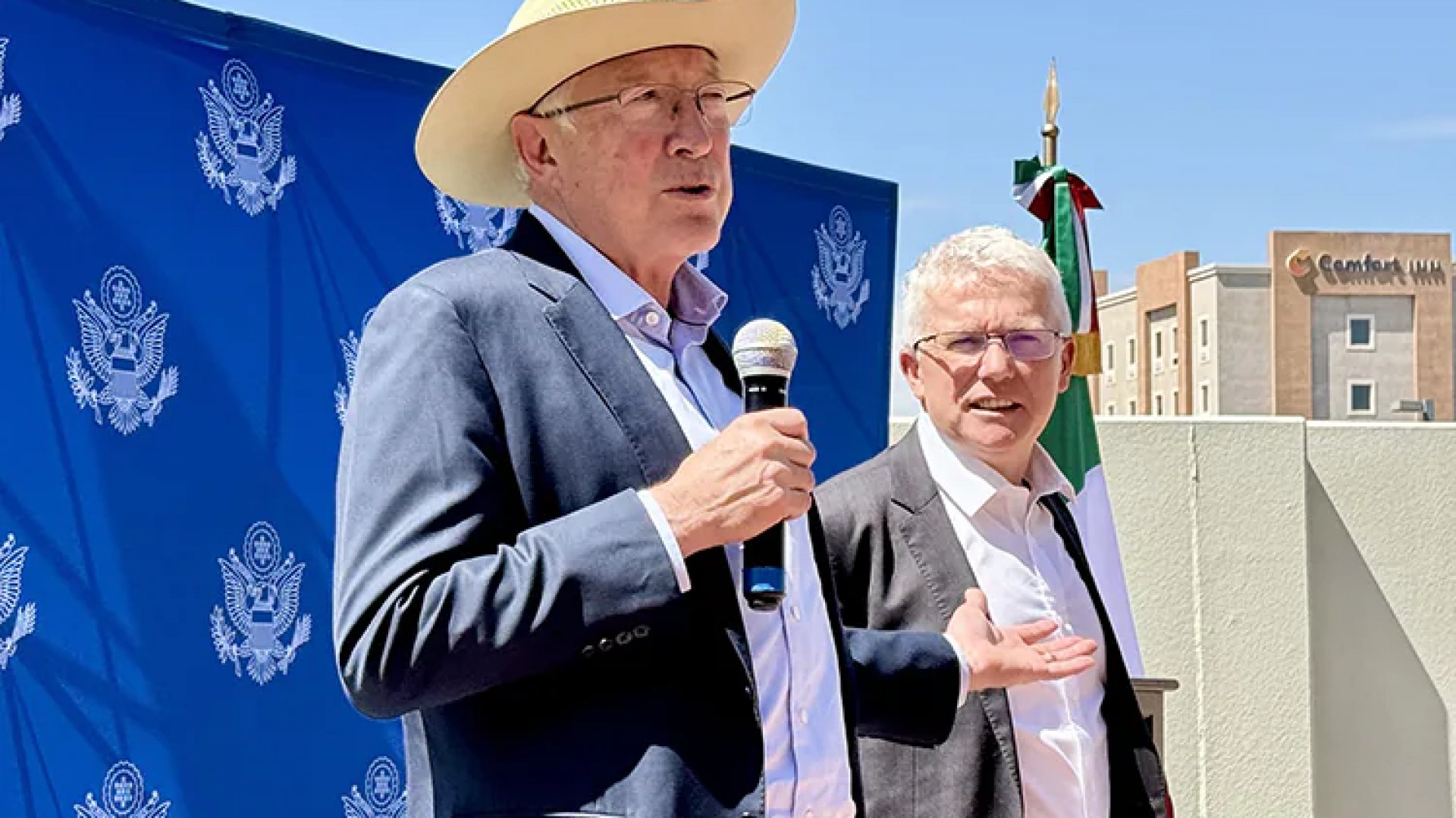 Ken Salazar: Violencia en Sinaloa no es culpa de Estados Unidos