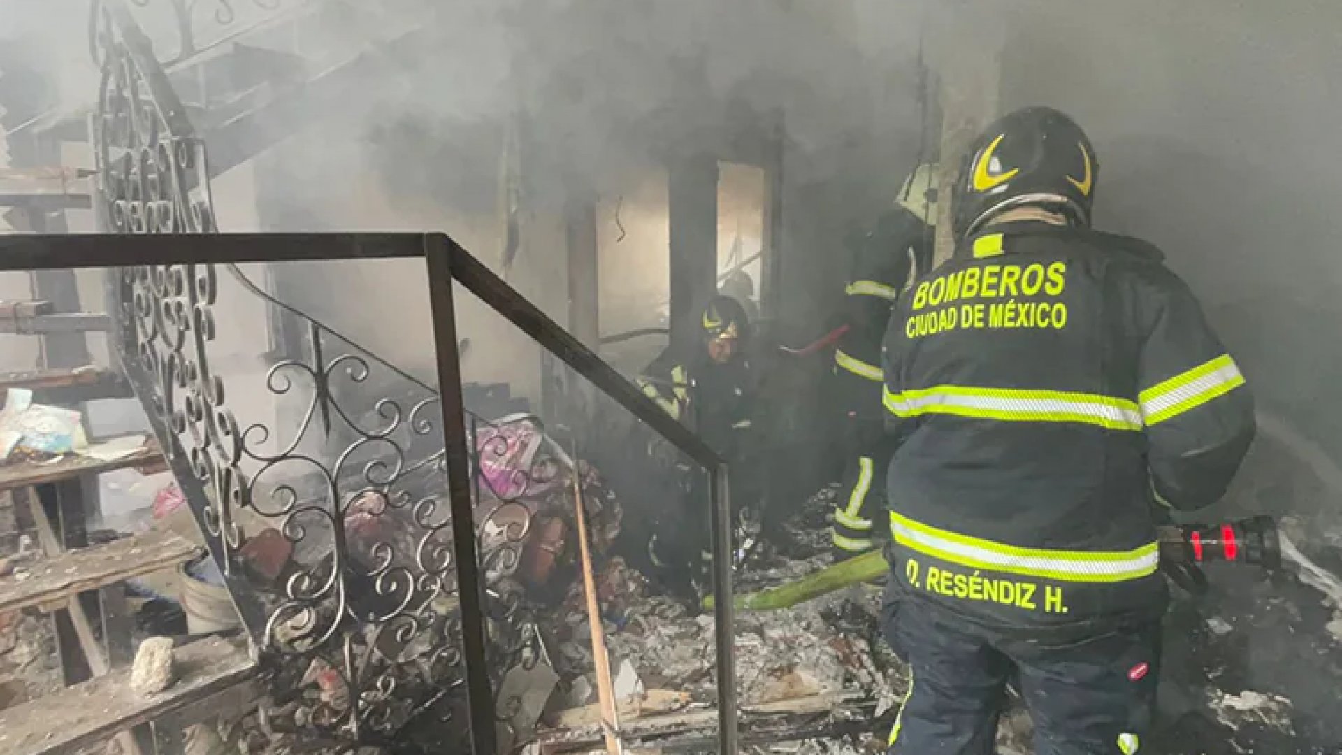 Explosión en Coyoacán deja al menos 12 heridos; lluvia complica las labores