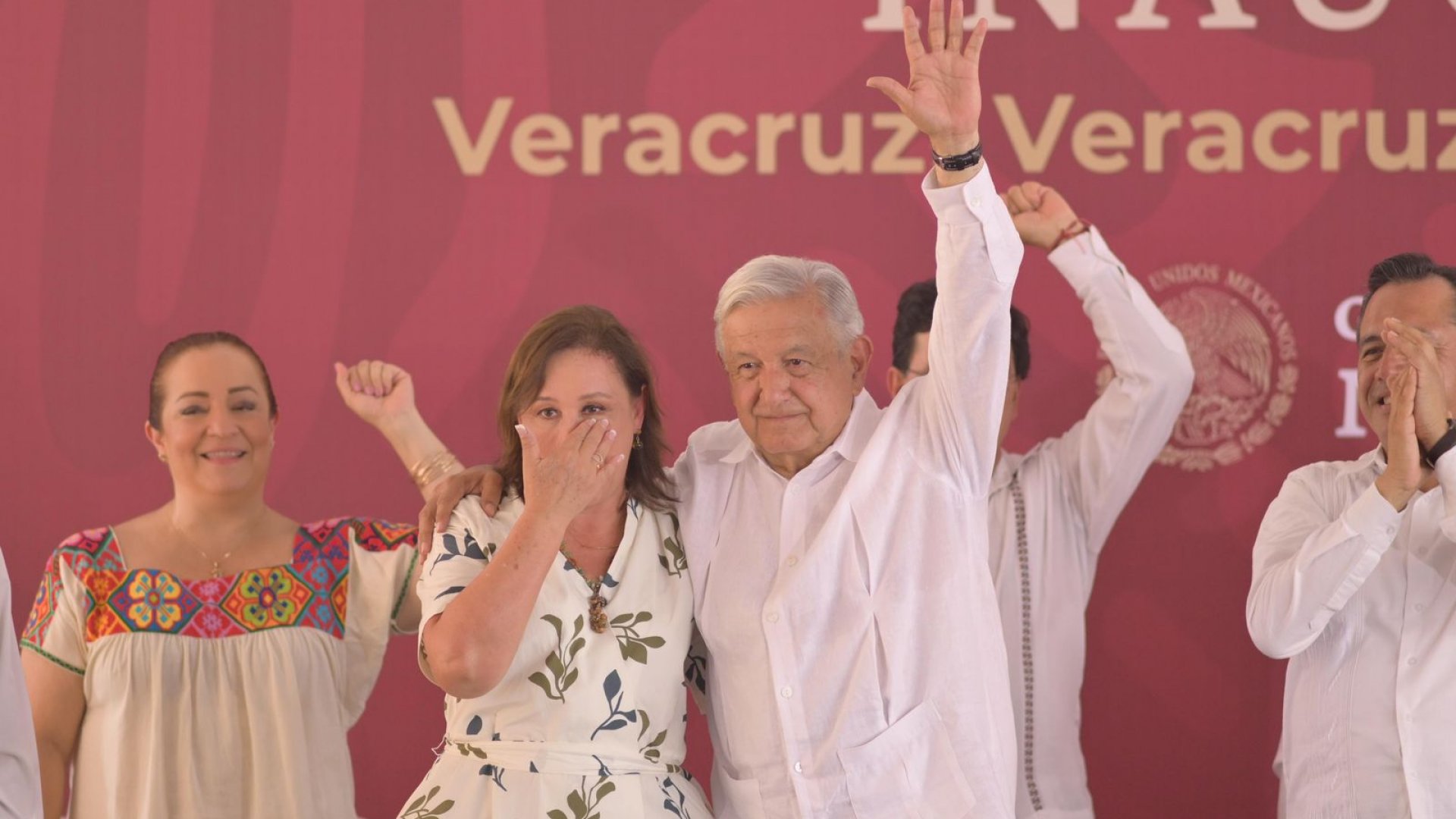 Acompañado de Nahle y Cuitláhuac, AMLO inauguró el Centro Cultural Leyes de Reforma