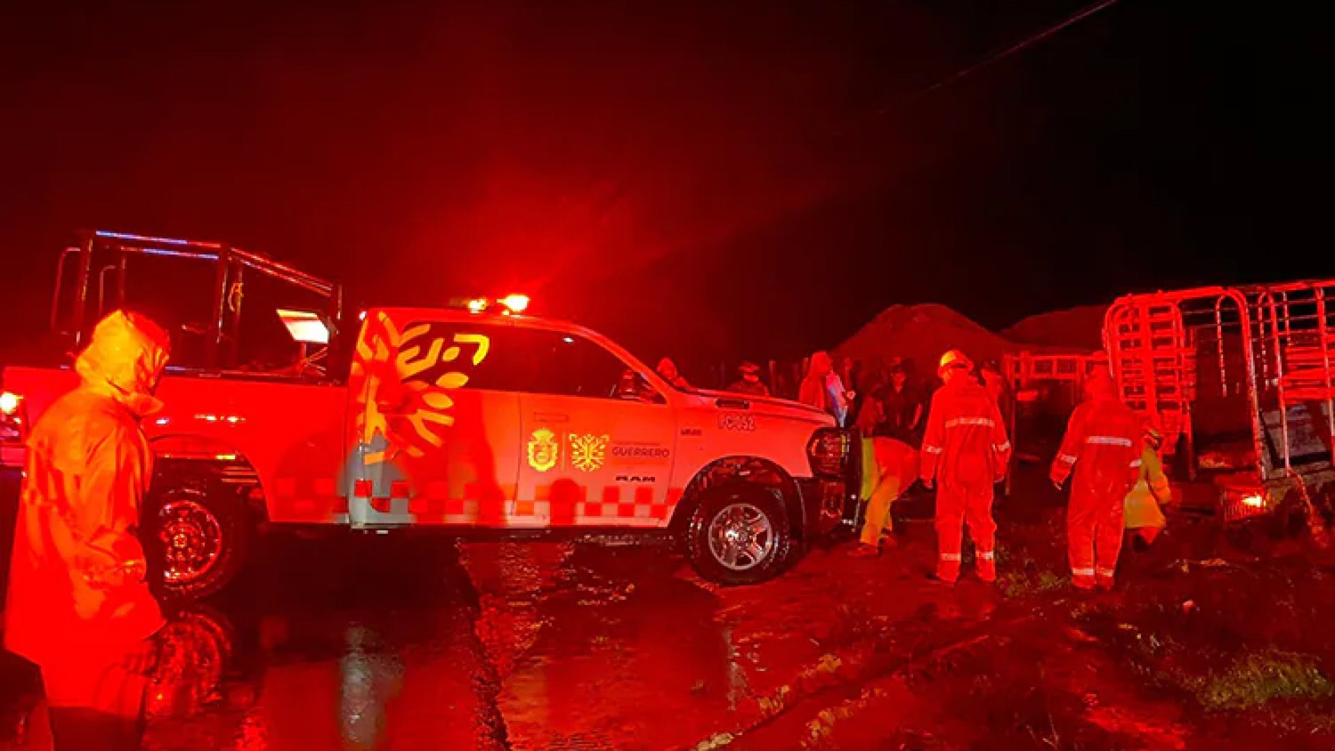 John, degradado a tormenta tropical, deja tres muertos en Guerrero