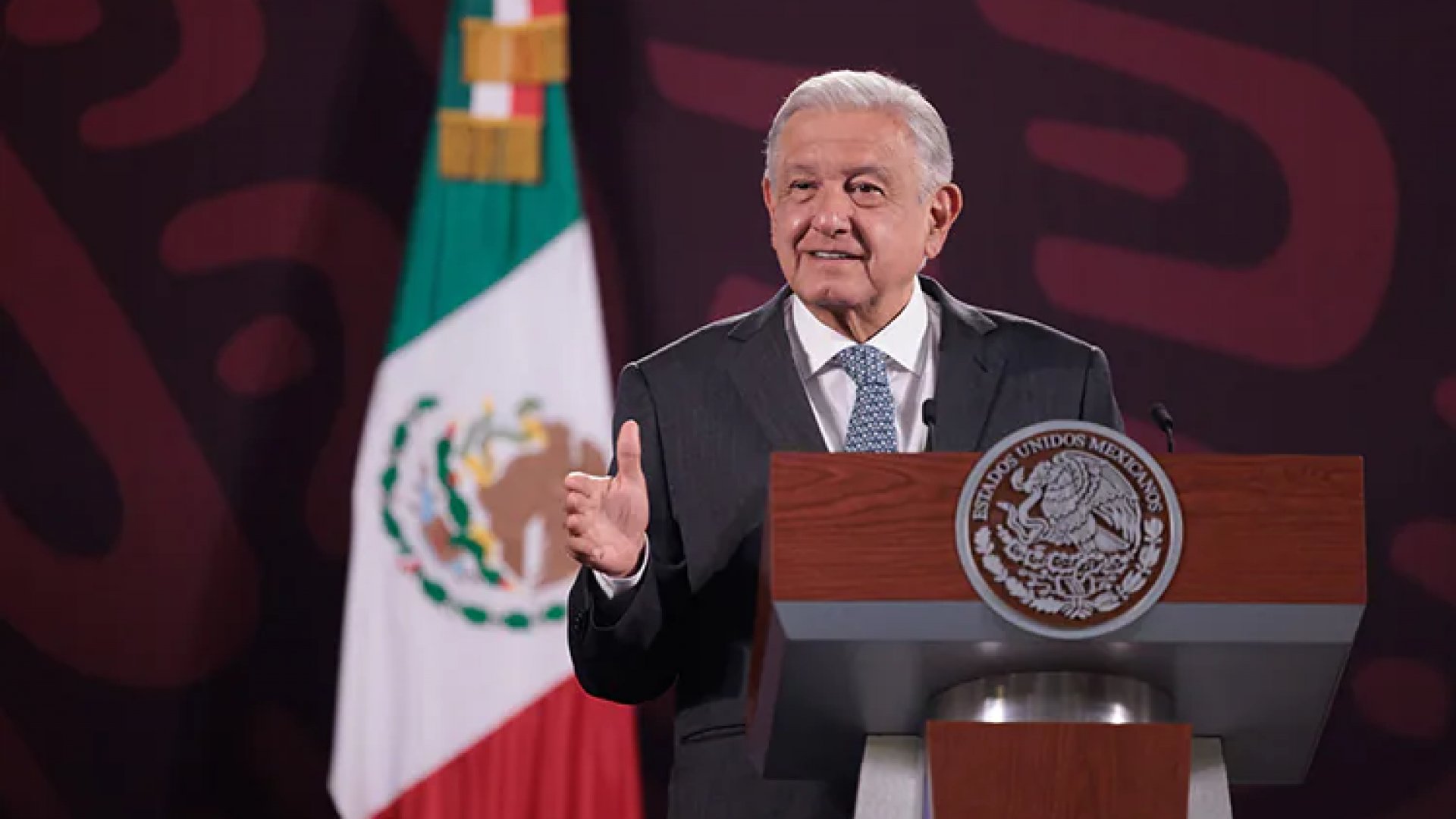 AMLO: Abogado que lanzó botella en Veracruz, vinculado a tráfico de influencias del PJ