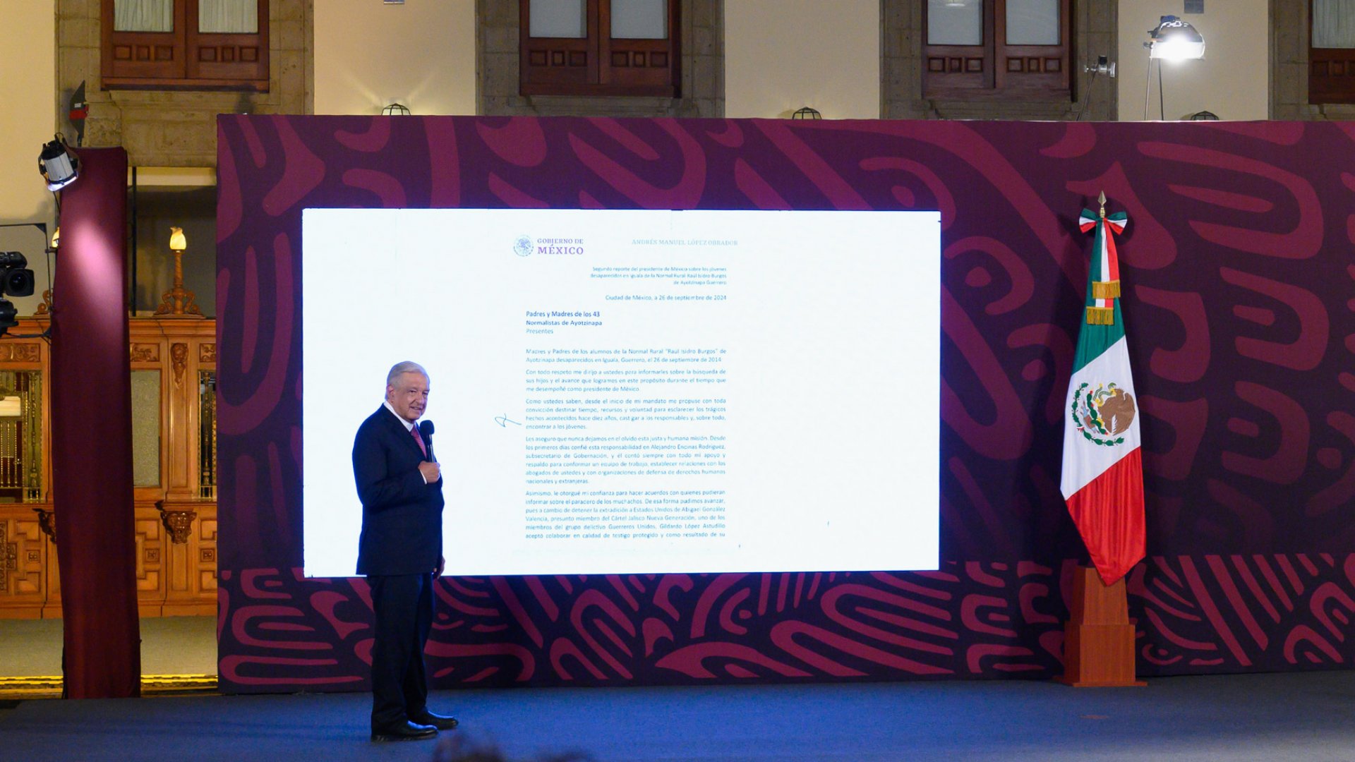 AMLO a familiares de normalistas de Ayotzinapa acciones de la 4T para encontrarlos