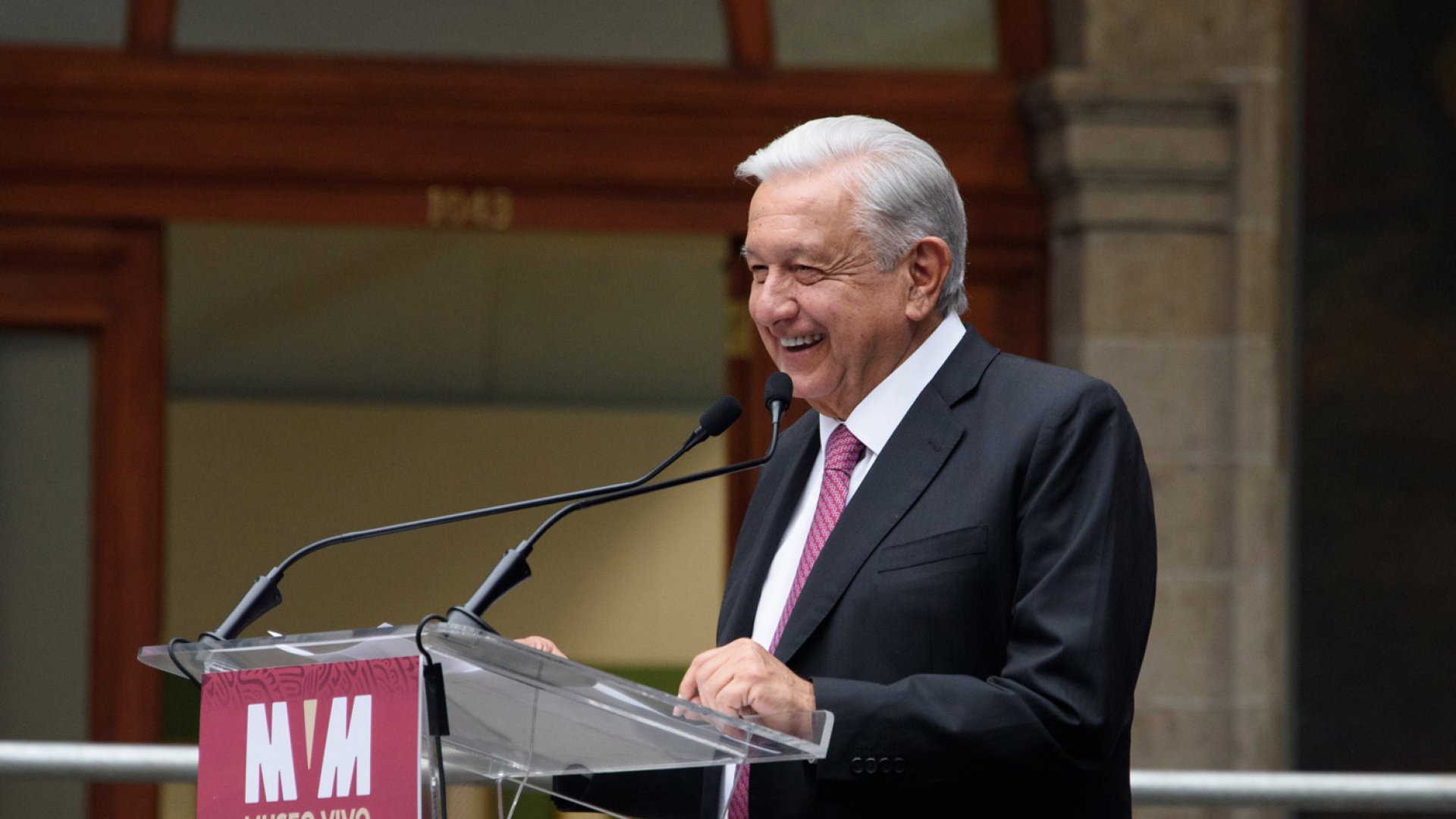 AMLO inaugura Museo Vivo del Muralismo en sede de la SEP