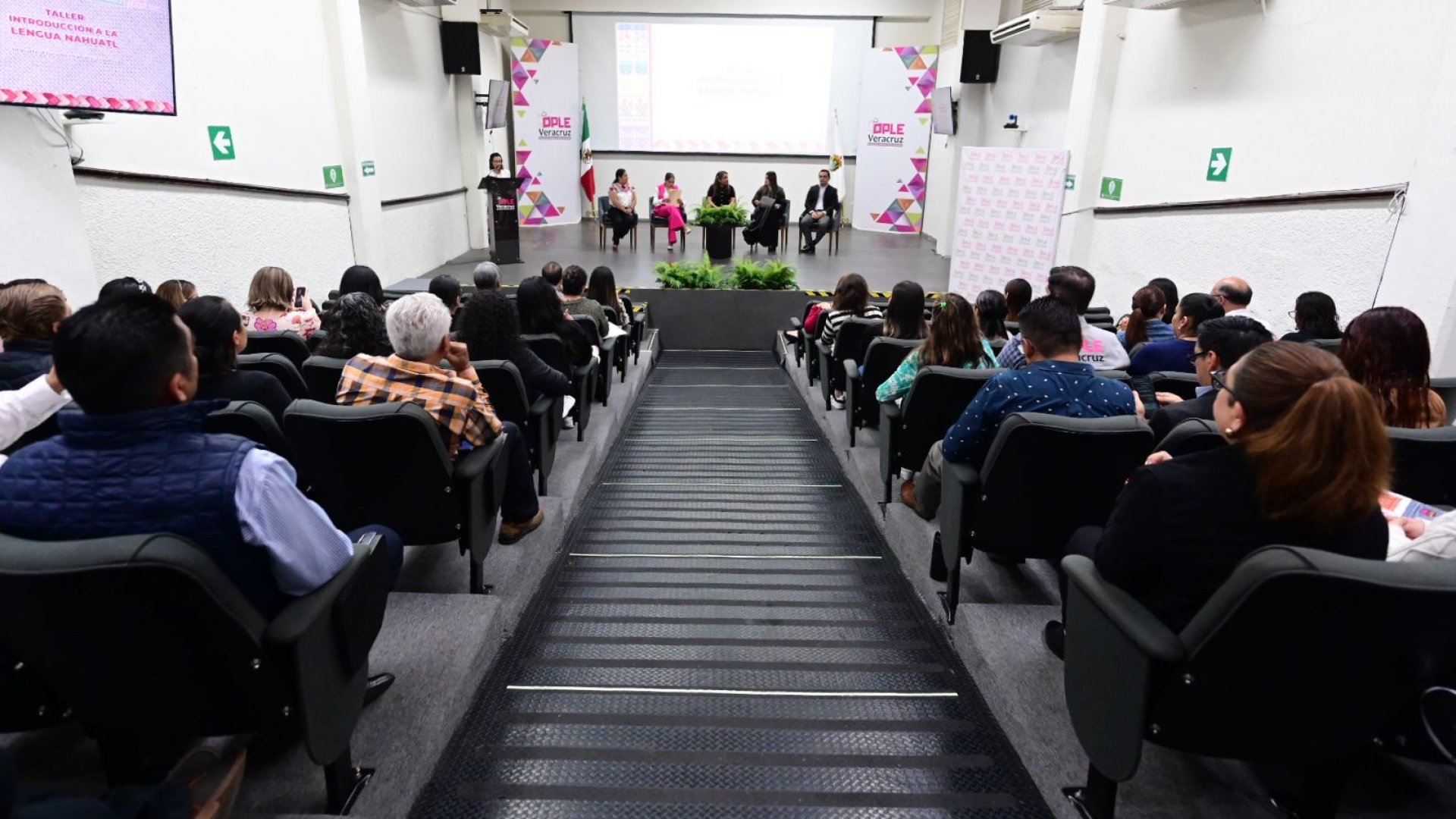 OPLE Veracruz capacita con el taller Introducción a la lengua náhuatl a su funcionariado