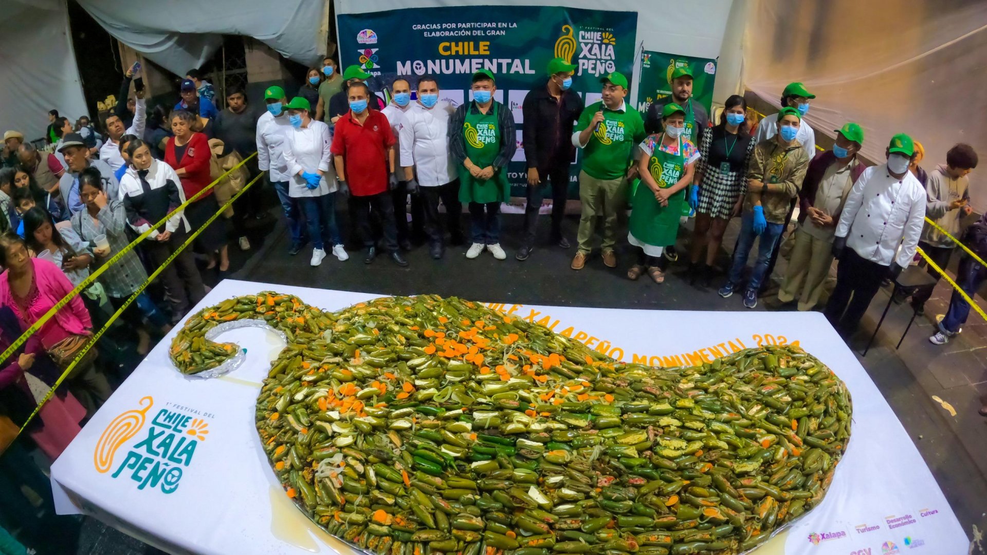 Se elabora Chile Monumental en Xalapa