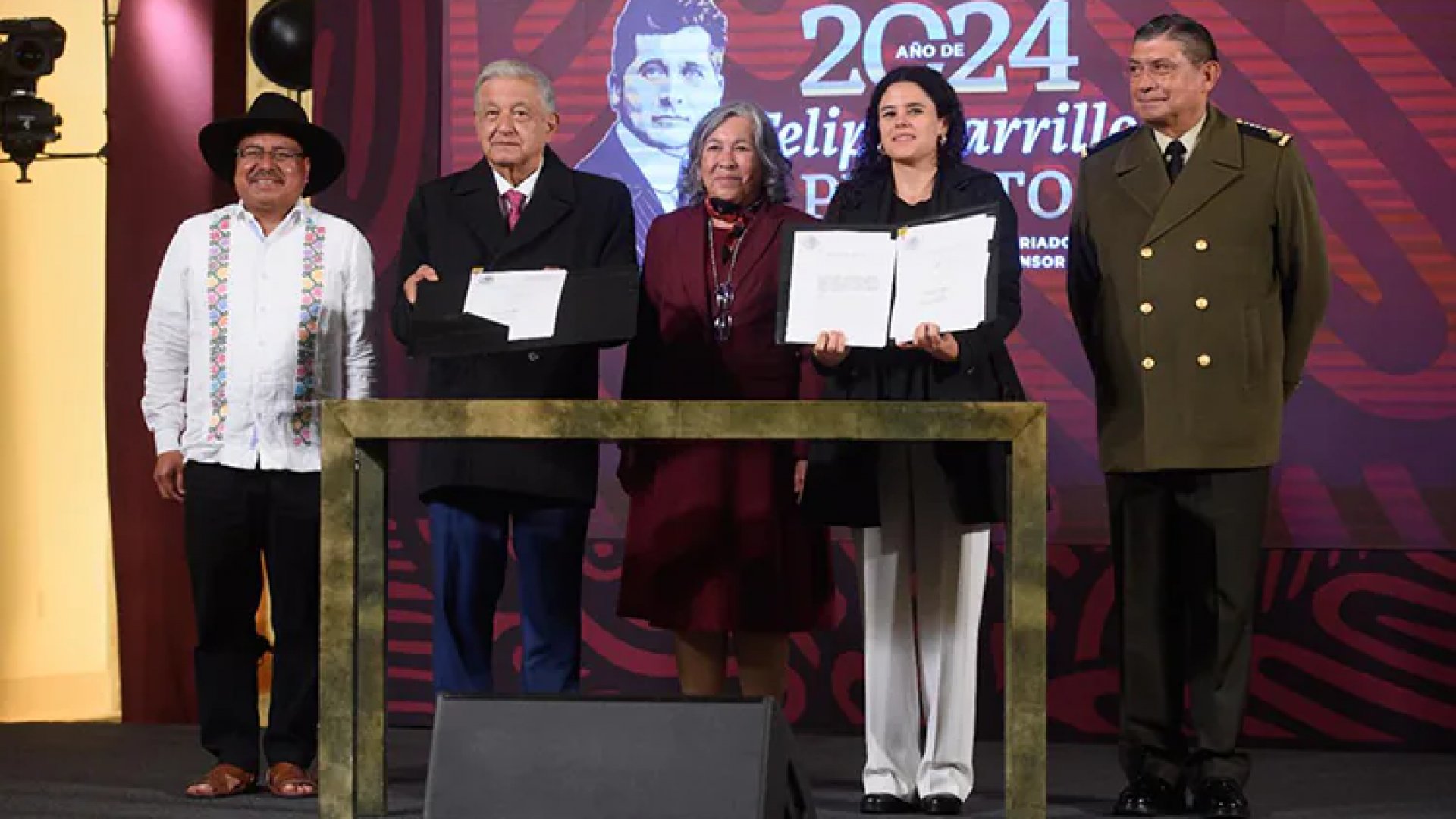 Firma AMLO decretos de reforma constitucional de Guardia Nacional y pueblos indígenas