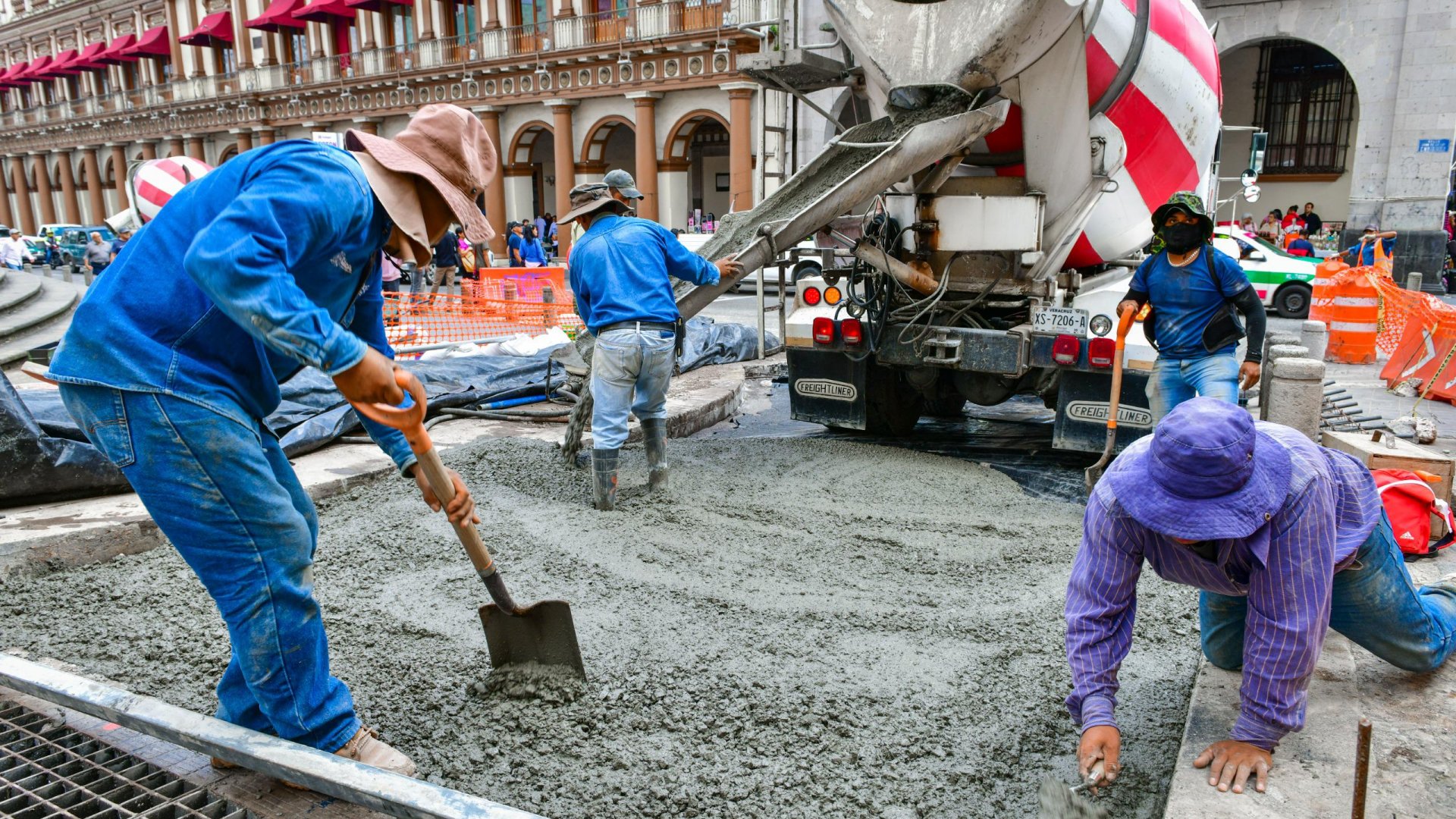 Inicia pavimentación en la calle Revolución