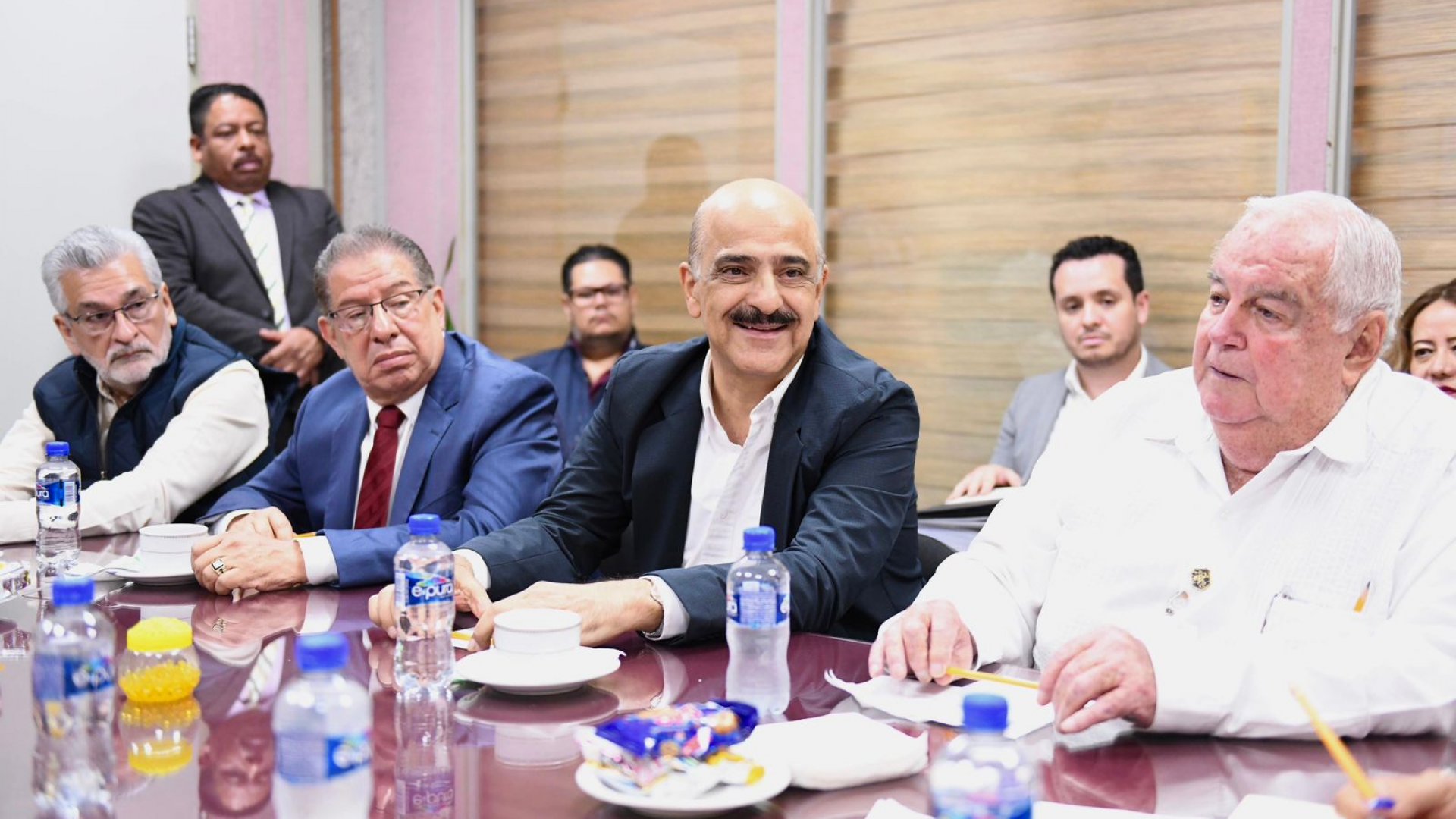 Entrega Ricardo Ahued proyectos de la Ley de Ingresos y Presupuesto de Egresos 2025