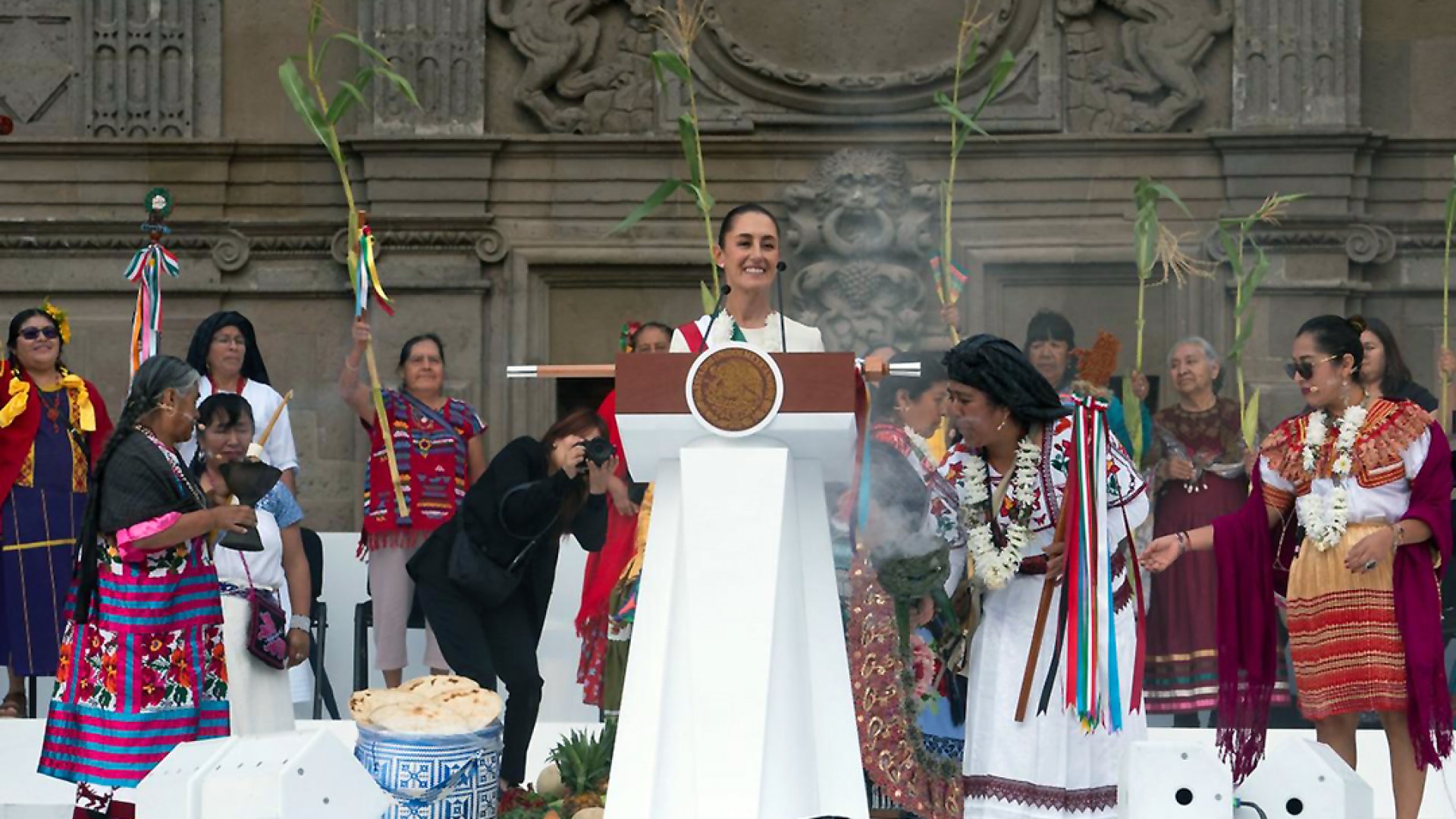 Claudia Sheinbaum Pardo enlista 100 puntos de compromiso