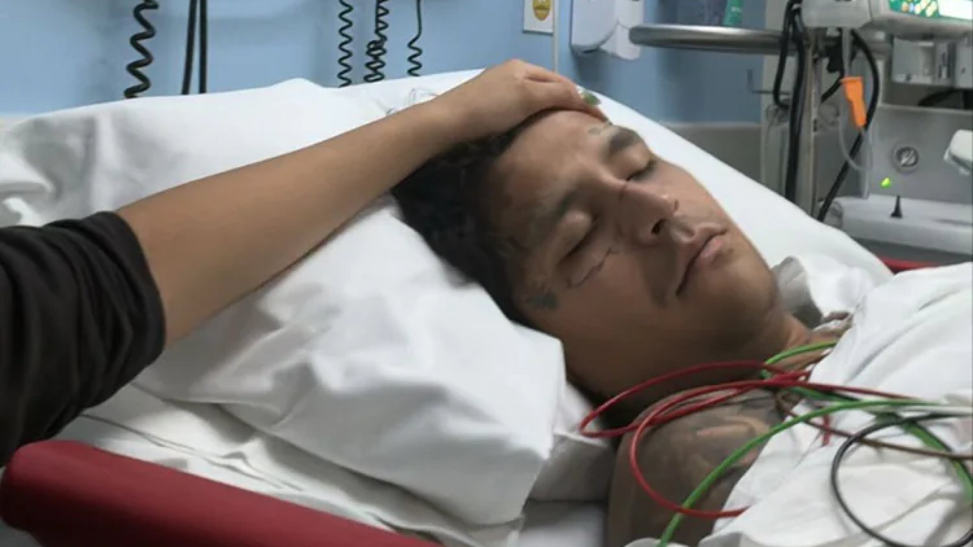 ¿Por qué Christian Nodal fue hospitalizado de emergencia?