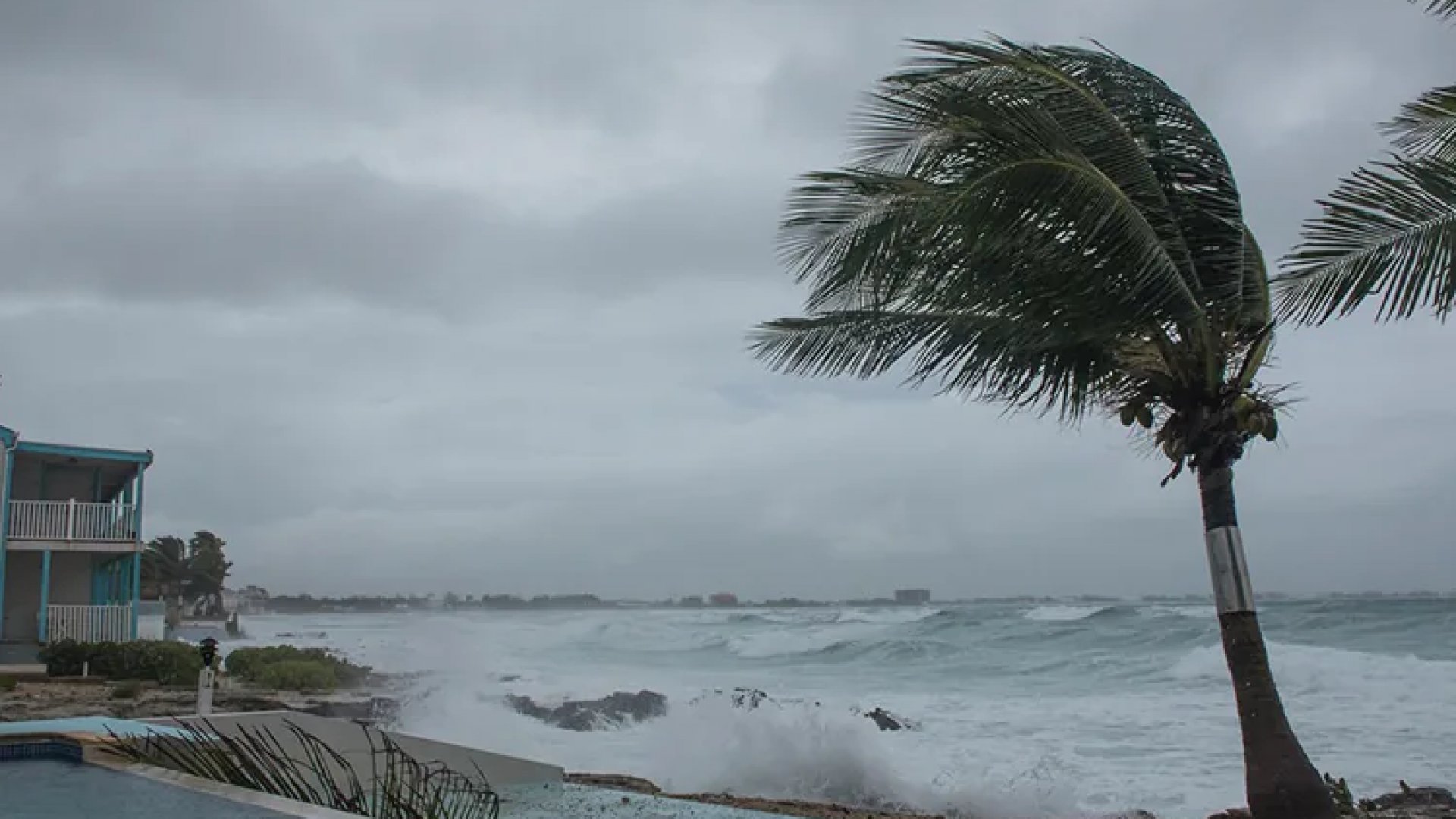 En Oaxaca, suspenden clases en 42 municipios del Istmo por alerta de tormenta tropical