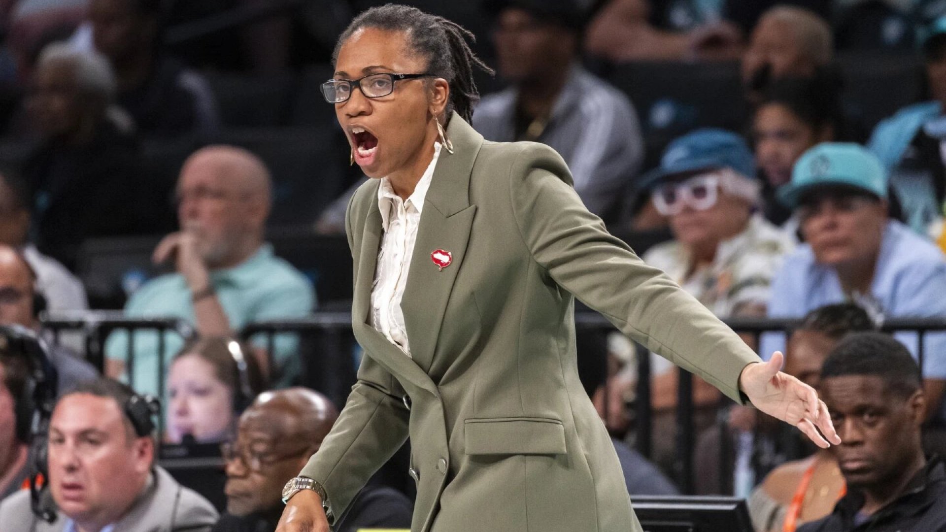 Las Dream despiden a la entrenadora Tanisha Wright