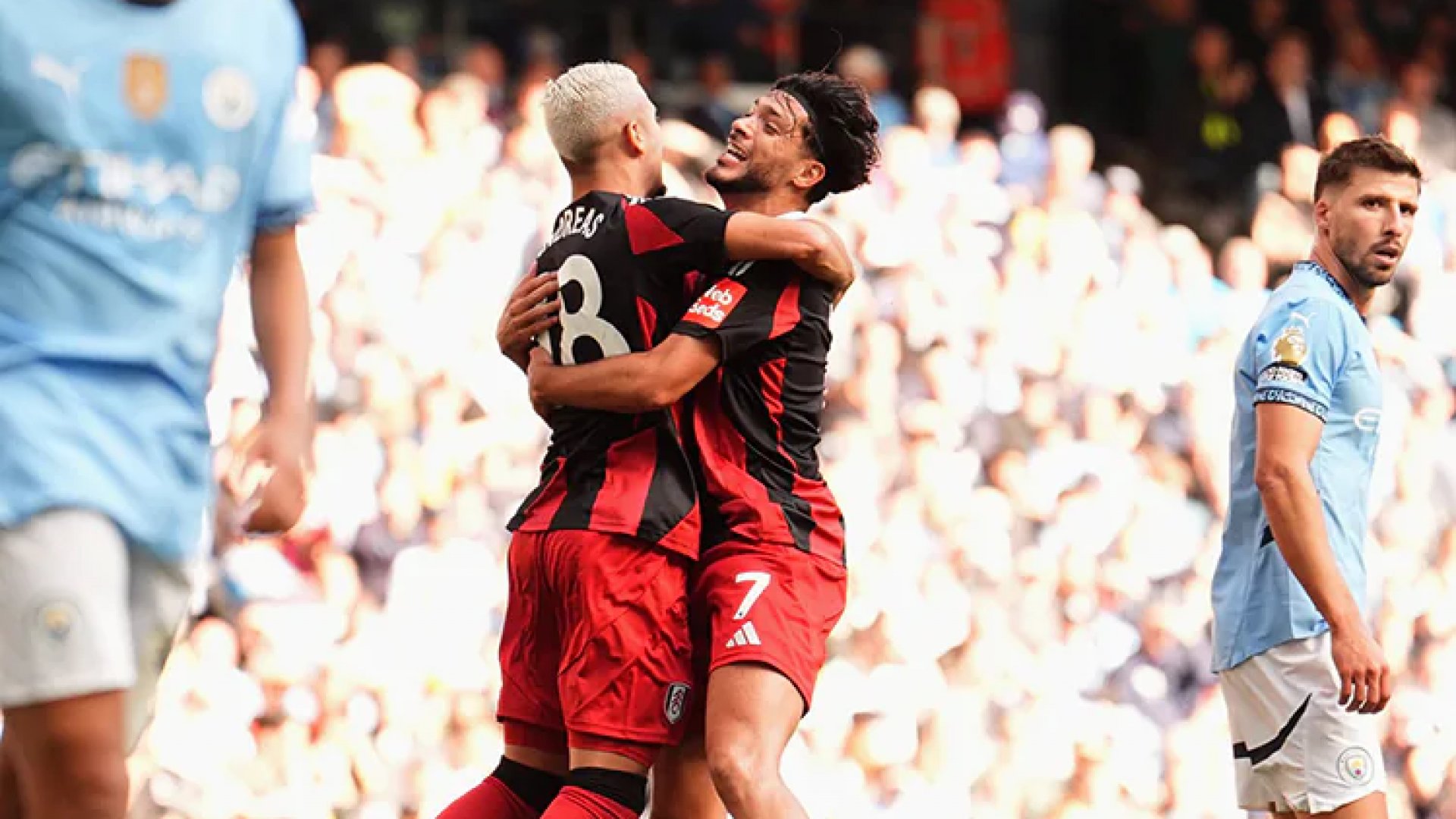 Raúl Jiménez logra asistencia de “fantasía” en partido entre Fulham y Manchester City