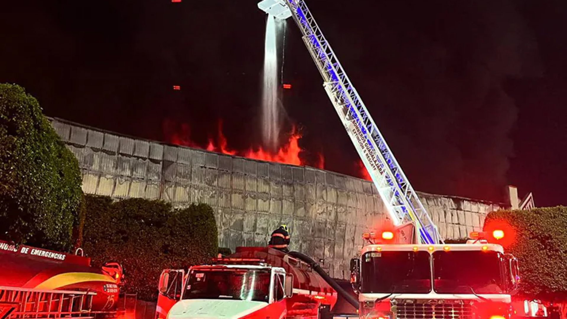 Incendio consume otro supermercado en Zapopan; Alfaro pide indagar si son provocados