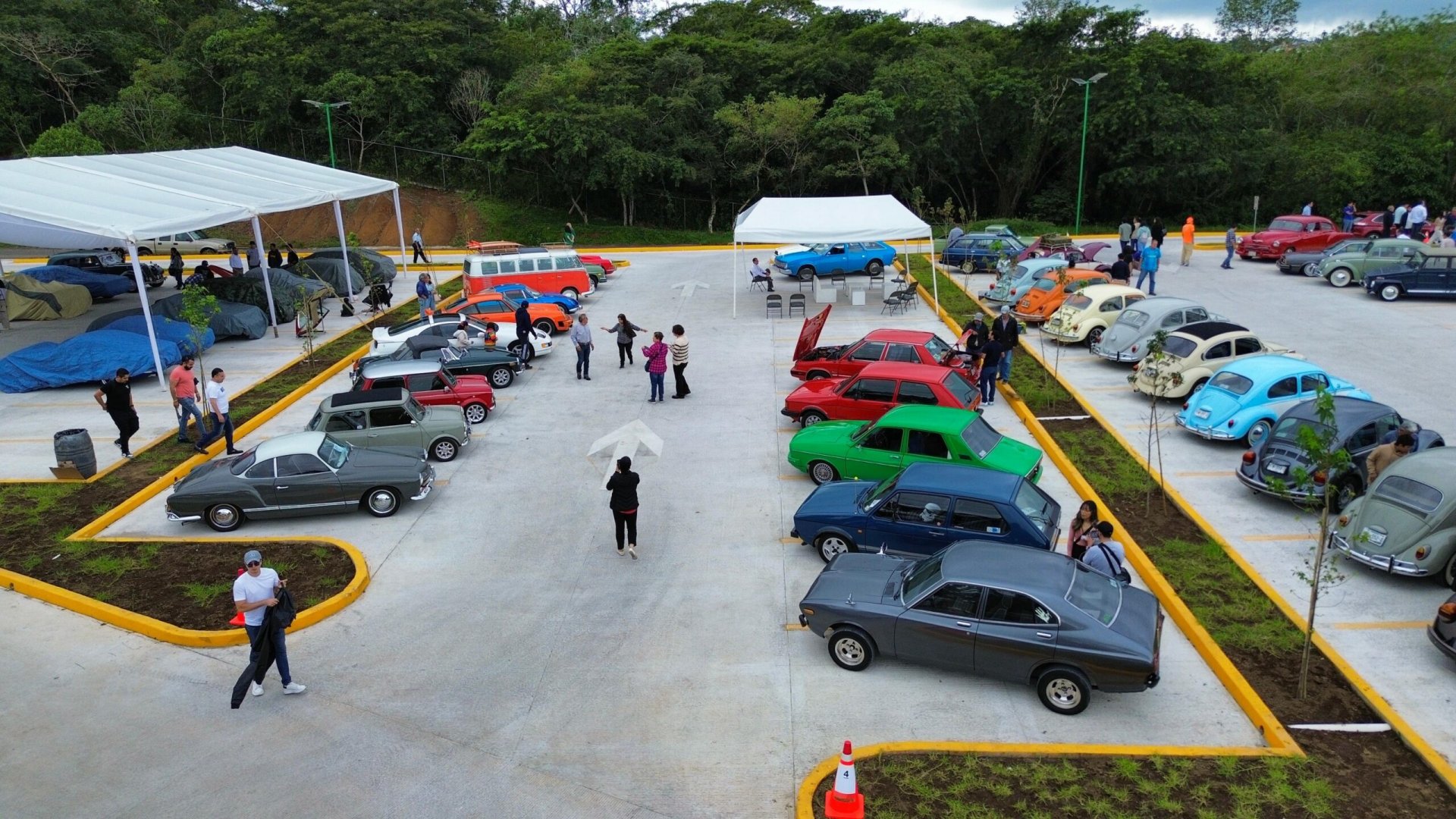 Inaugura Alberto Islas la 14ª Exposición de Autos Antiguos de Xalapa 2024