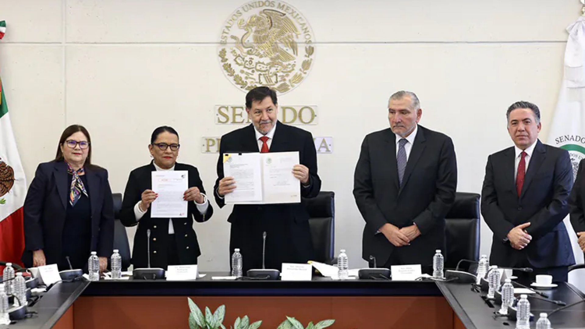 Segob entrega iniciativas de reforma judicial al Senado