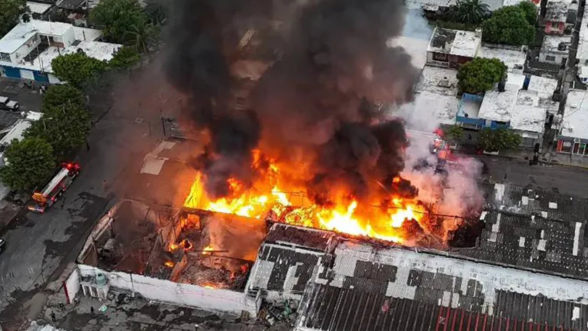 Incendio en Veracruz consume bodega en el centro; más de 10 familias fueron evacuadas