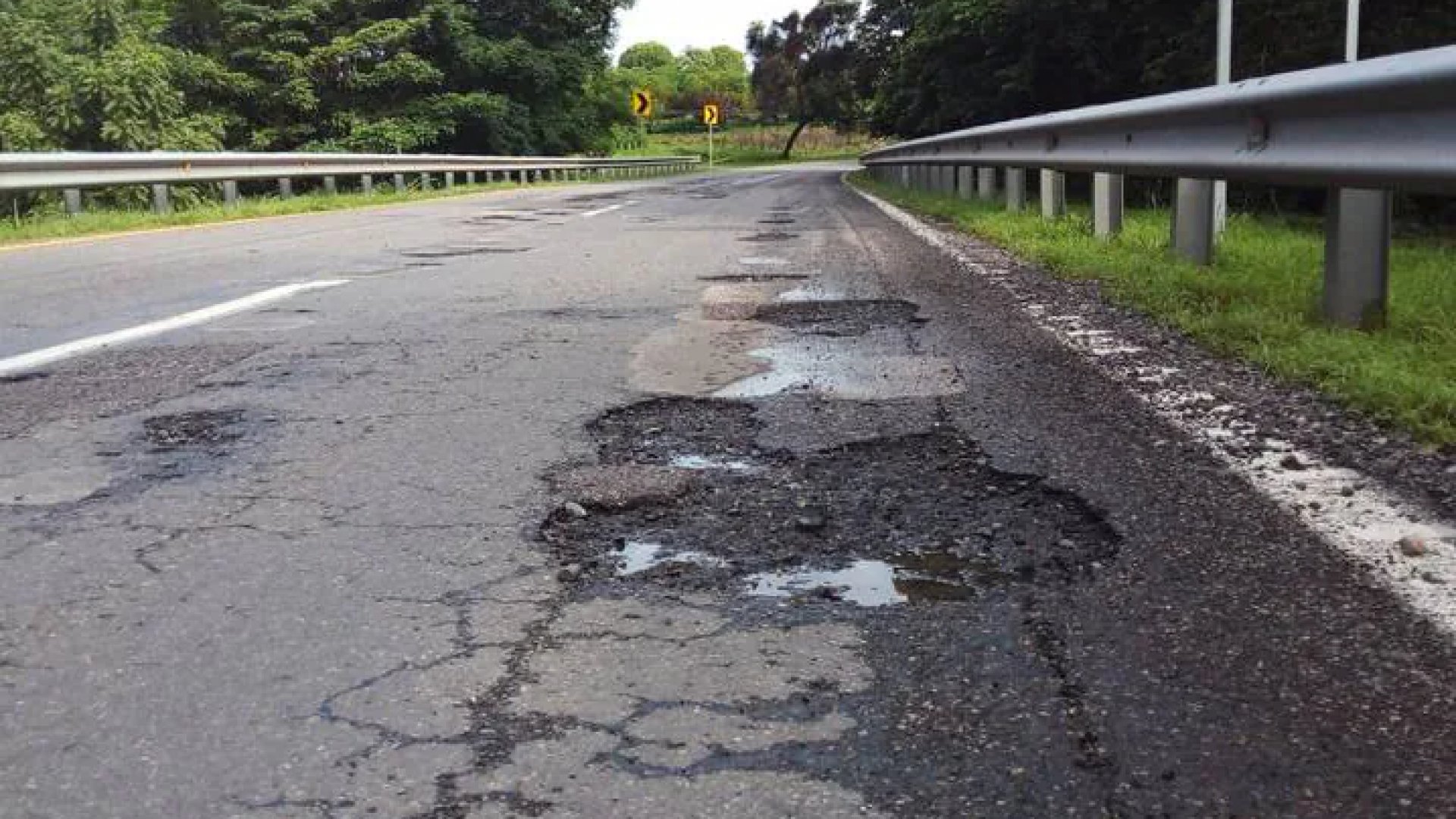 Sheinbaum anuncia programa de bacheo en carreteras federales; invertirán 4 mil millones